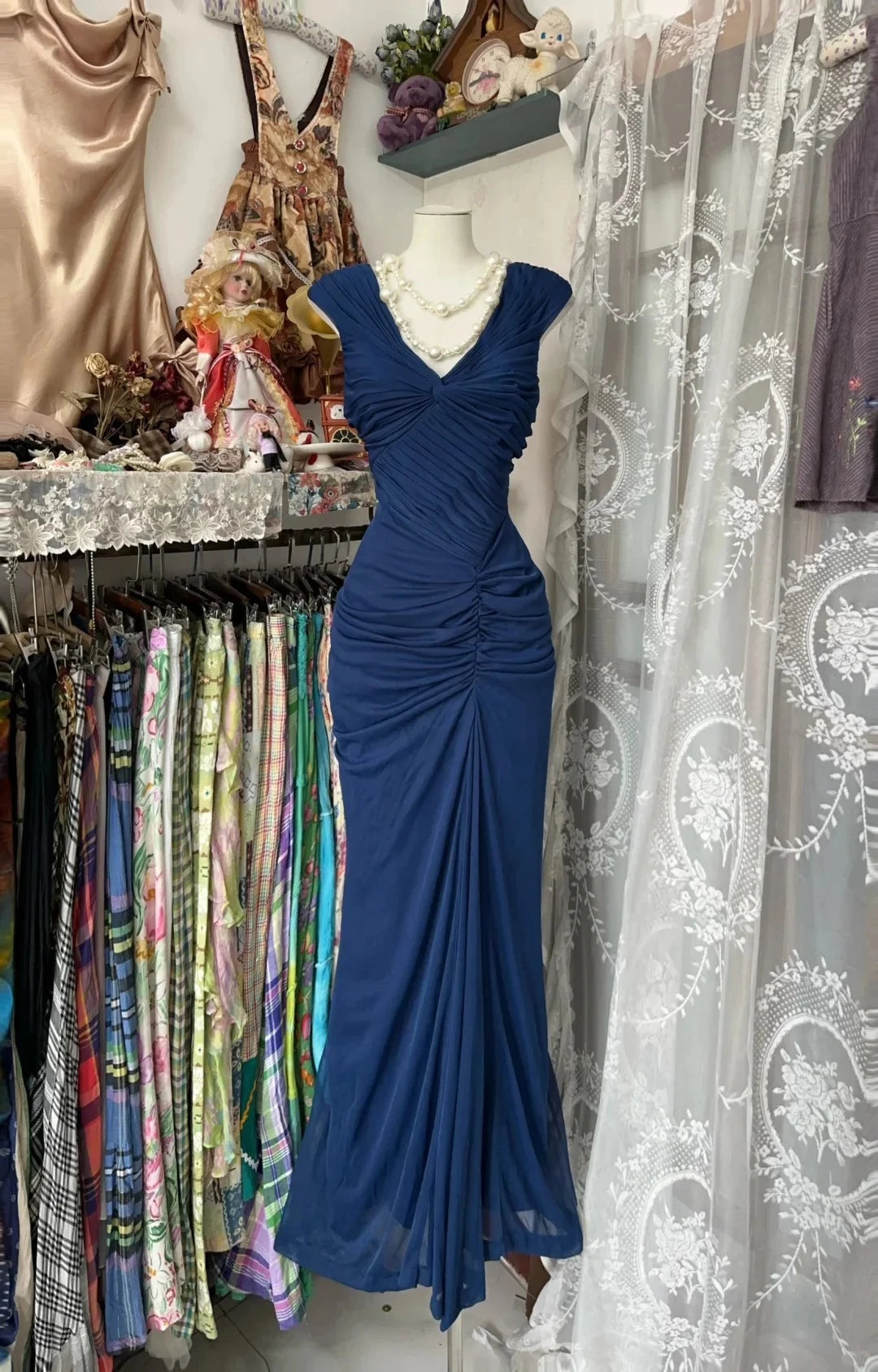 Elegant Fitted V-neck Sleeveless Ruched Mermaid Prom Dress