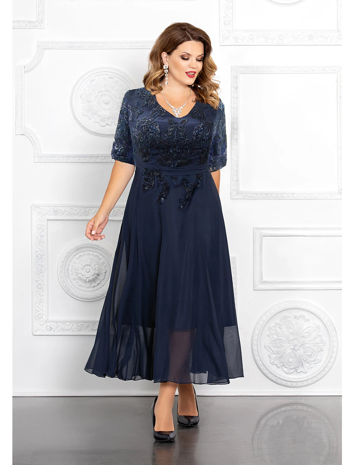 wholesale  A-Line Mother of the Bride Dress Plus Size Elegant V Neck Ankle Length Chiffon Sequined Half Sleeve with Appliques