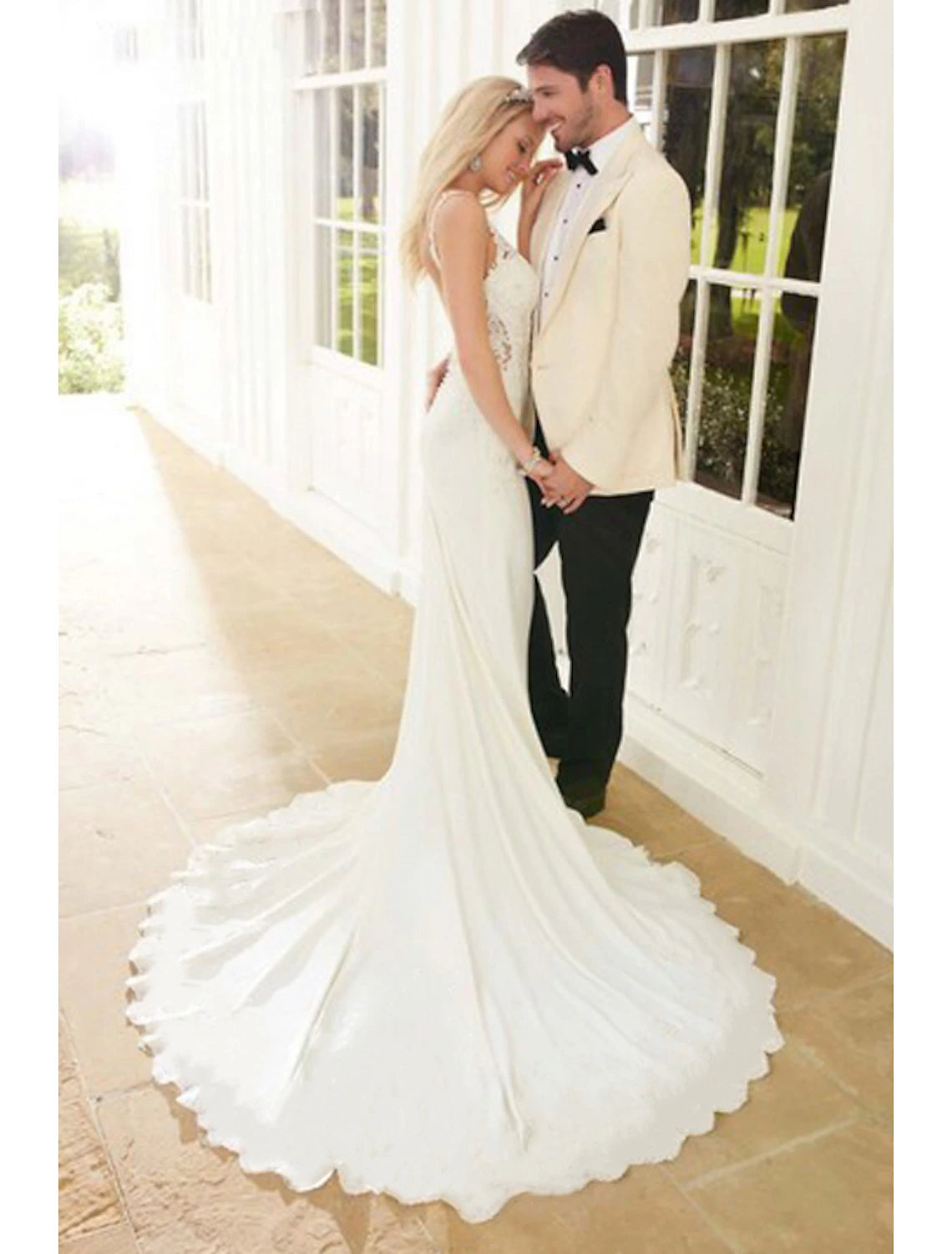 wholesale  Engagement Open Back Sexy Formal Wedding Dresses Mermaid / Trumpet V Neck Sleeveless Chapel Train Lace Bridal Gowns With Appliques