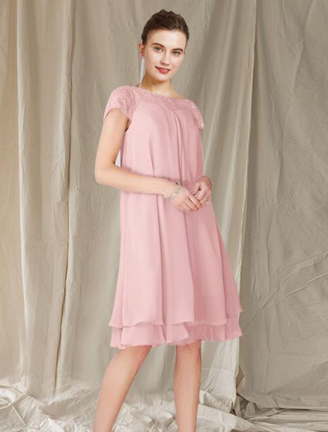 wholesale  A-Line Mother of the Bride Dress Elegant Jewel Neck Knee Length Chiffon Lace Short Sleeve with Pleats