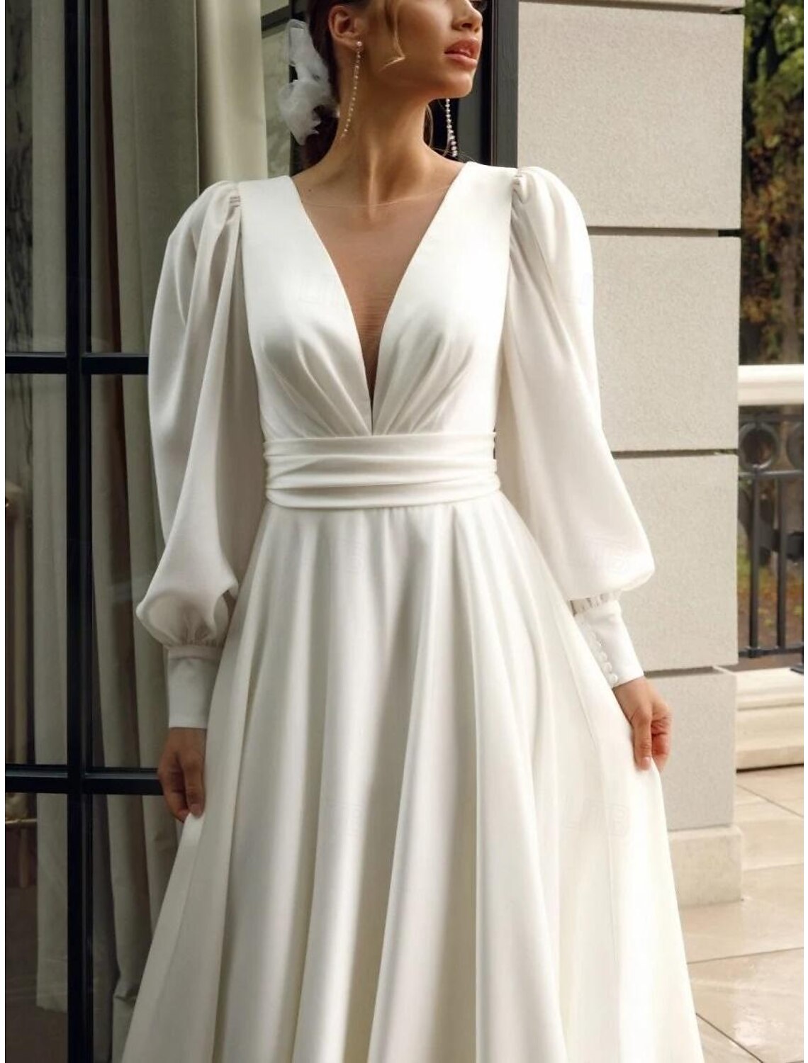 Wholesa Wedding Dresses A-Line V Neck Long Sleeve Court Train Chiffon Bridal Gowns With Pleats Solid Color