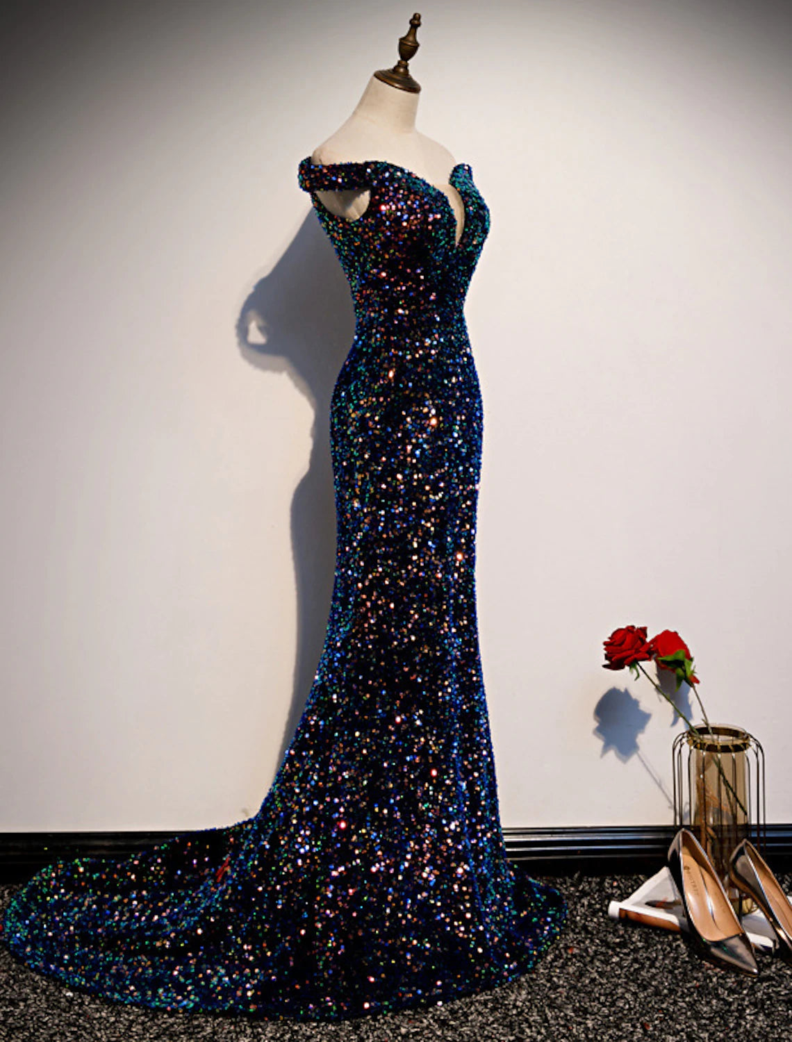 wholesale   Mermaid / Trumpet Mother of the Bride Dress Wedding Guest Elegant Sparkle & Shine Off Shoulder Sweep / Brush Train Sequined Cap Sleeve with Solid Color