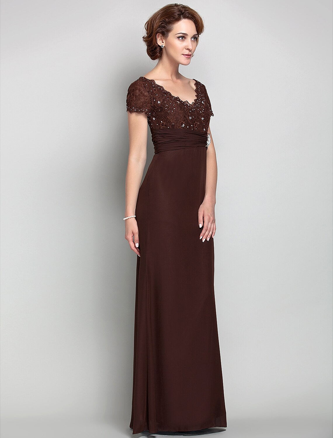 wholesale  Sheath / Column Mother of the Bride Dress Vintage Inspired Scalloped Neckline V Neck Floor Length Chiffon Lace Short Sleeve with Ruched Sequin Crystal Brooch