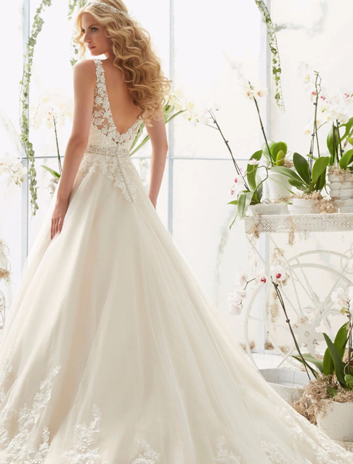 wholesale  Engagement Open Back Sexy Formal Wedding Dresses A-Line V Neck Sleeveless Court Train Lace Bridal Gowns