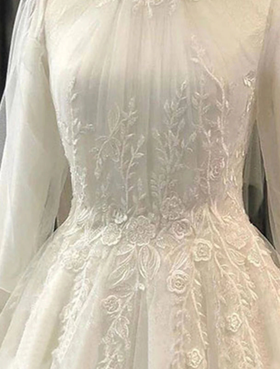 wholesale Engagement Vintage 1940s / 1950s Formal Fall Wedding Dresses Ball Gown High Neck Long Sleeve Court Train Lace Bridal Gowns With Pleats Appliques Summer Wedding Party