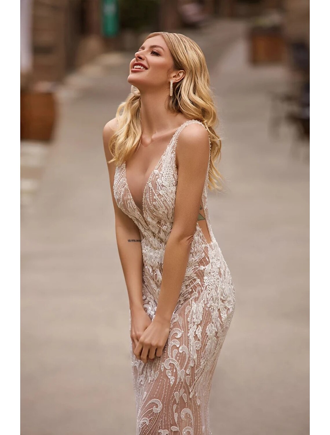 wholesale  Engagement Formal Wedding Dresses Mermaid / Trumpet V Neck Sleeveless Court Train Satin Bridal Gowns With Appliques Solid Color