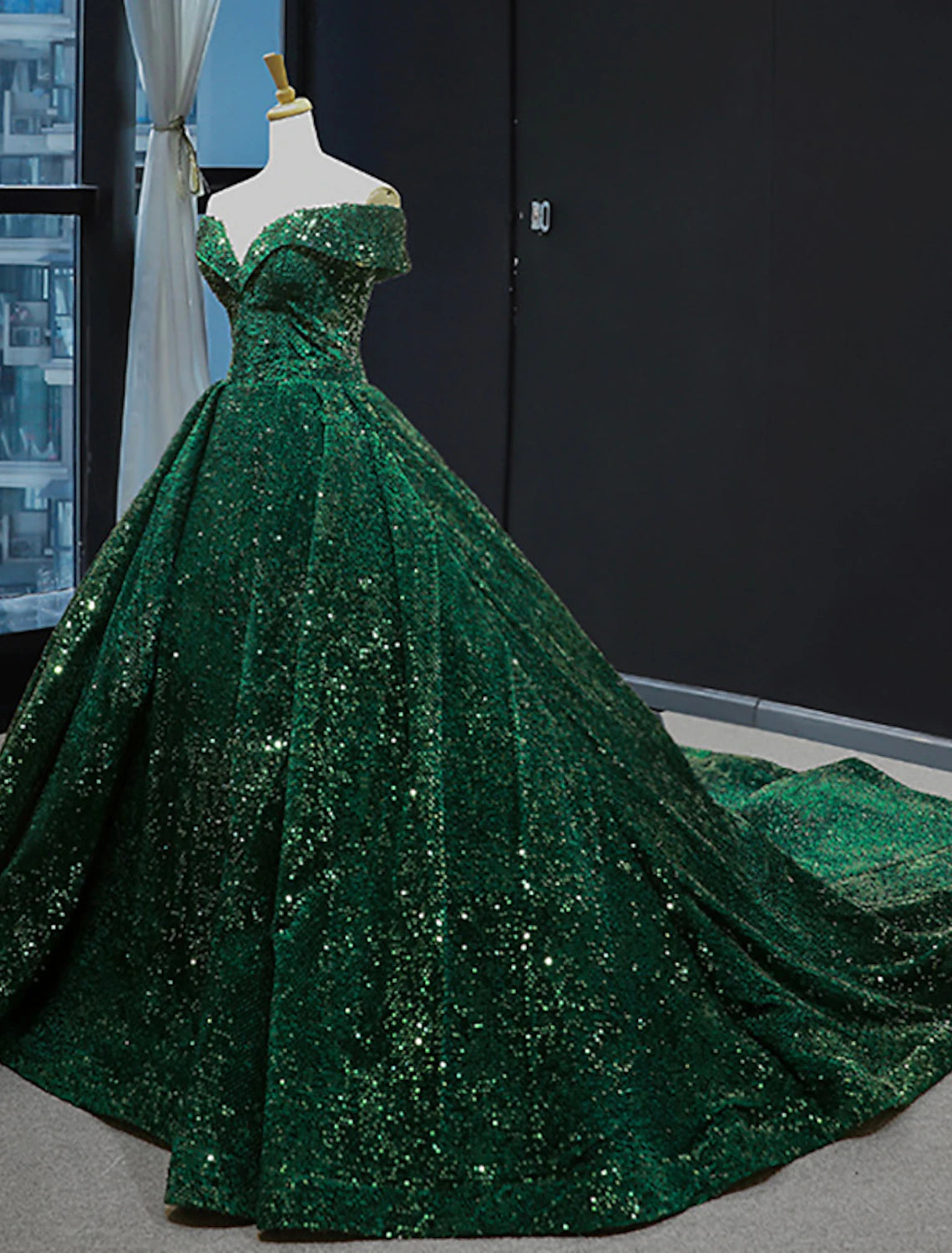 wholesale  Reception Wedding Dresses Ball Gown Off Shoulder Short Sleeve Court Train Lace Bridal Gowns With Pleats Sequin