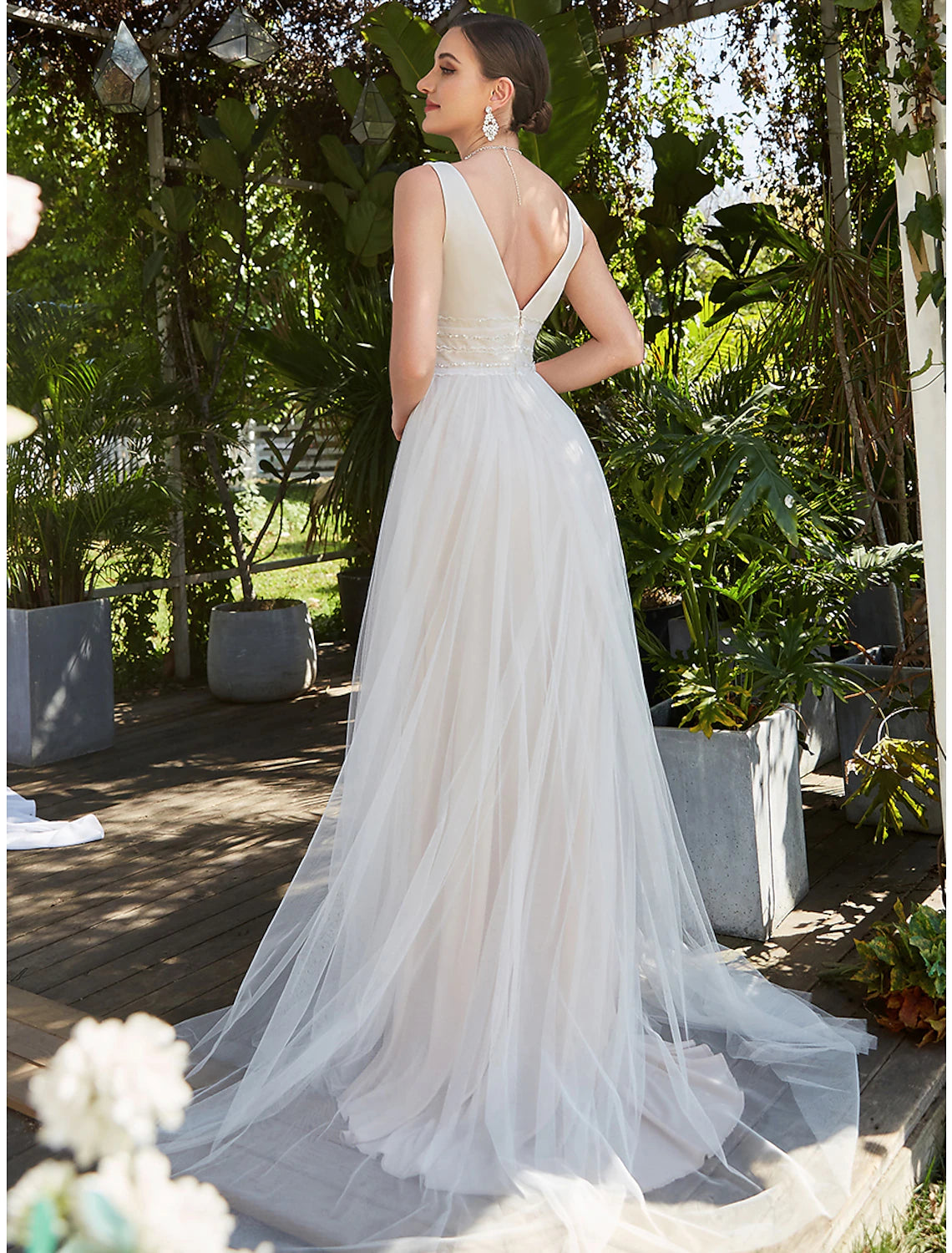 wholesale  Reception Casual Wedding Dresses A-Line V Neck Sleeveless Sweep / Brush Train Tulle Bridal Gowns With Lace Embroidery