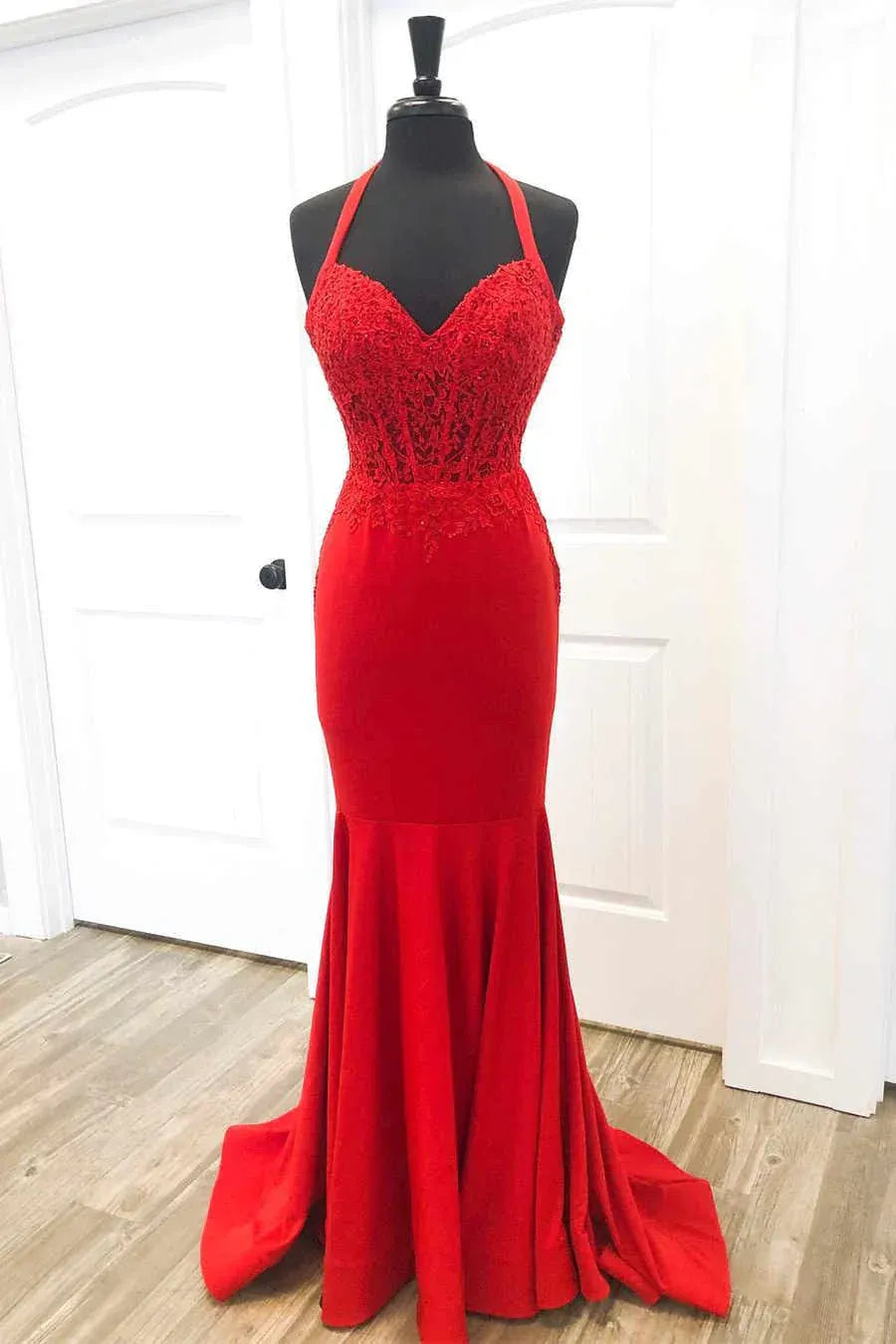 Halter‑Neck Red Lace‑Bodice Corset‑Back Mermaid Prom Dress