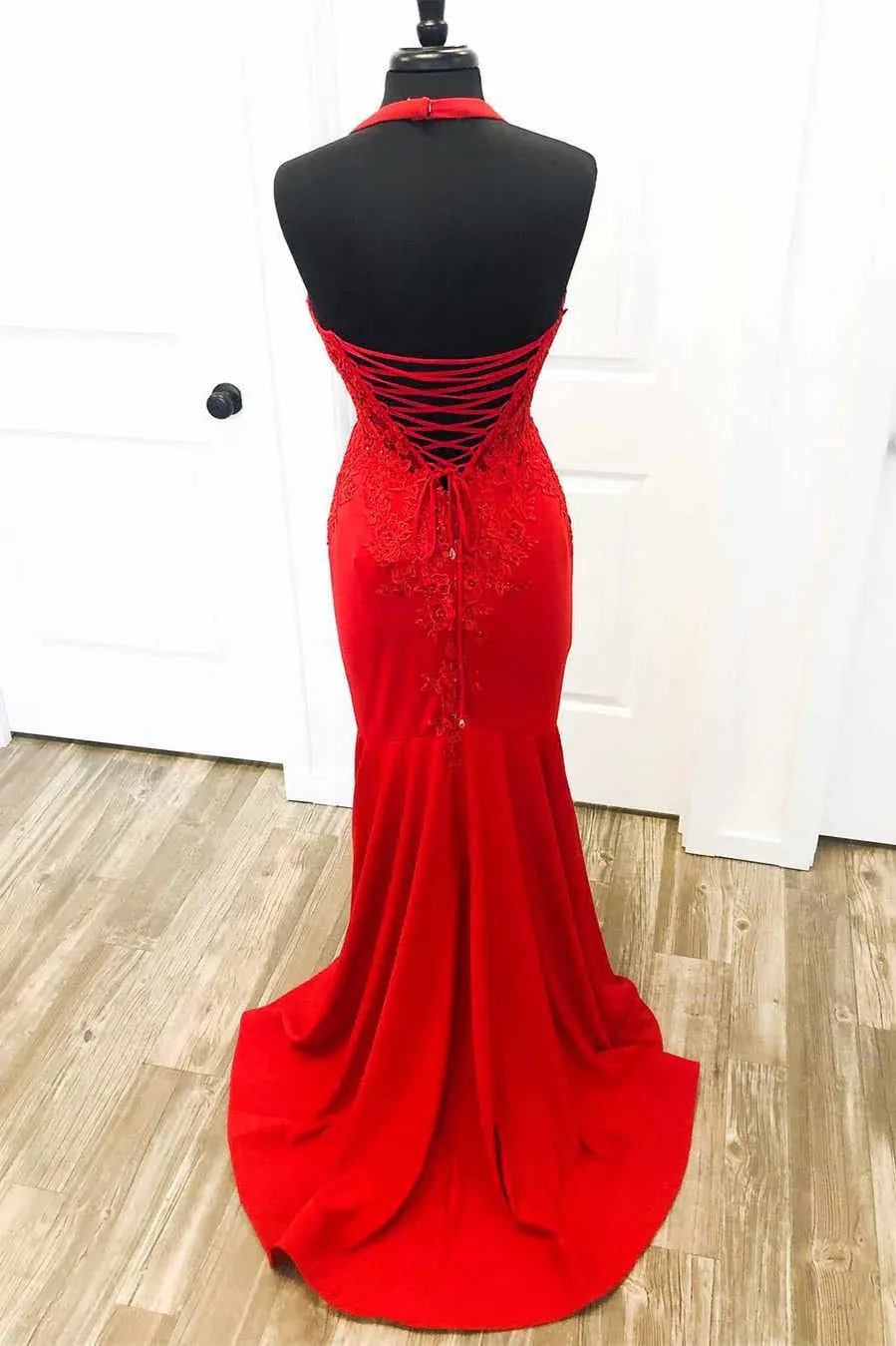 Halter‑Neck Red Lace‑Bodice Corset‑Back Mermaid Prom Dress