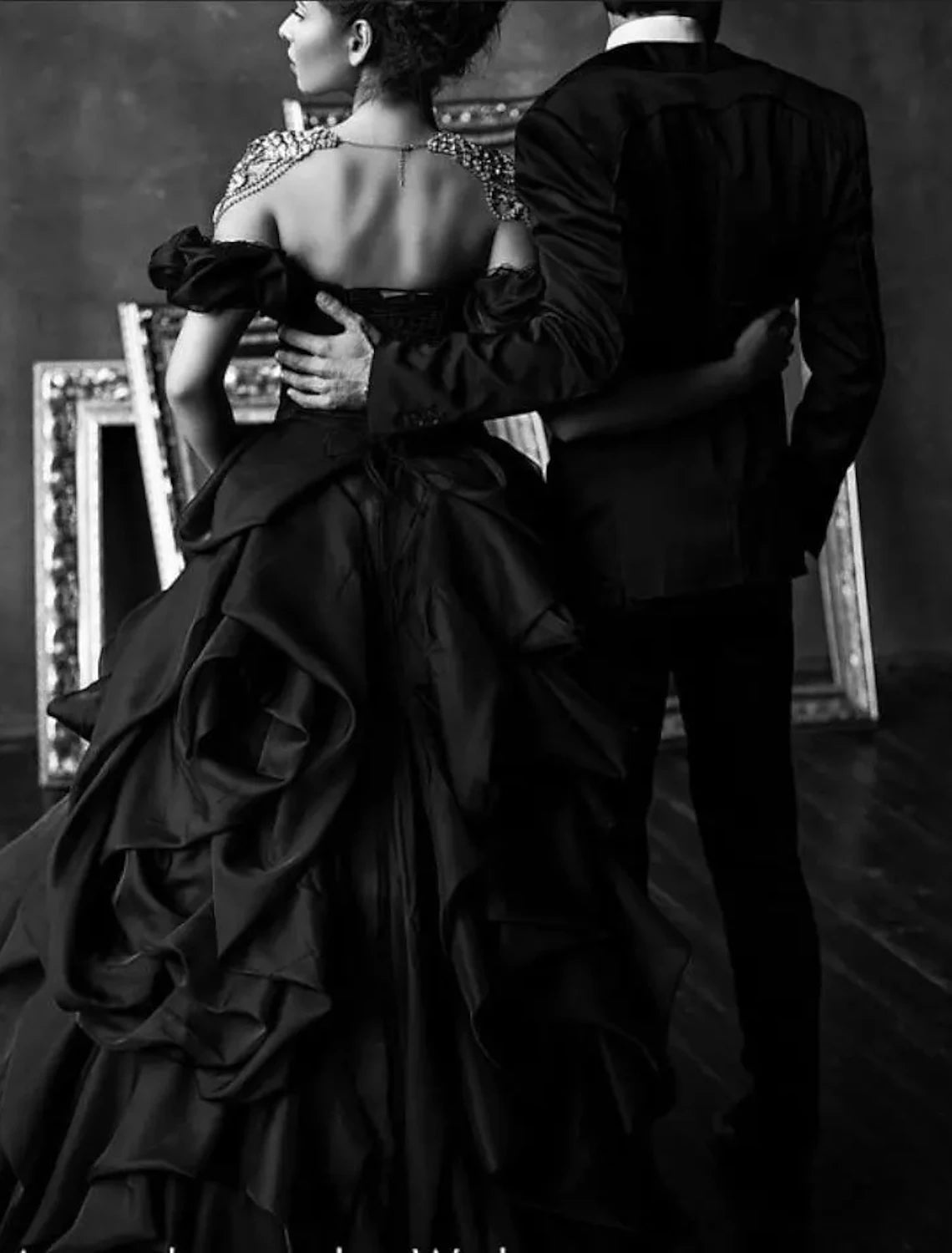 wholesale  Engagement Gothic Black Wedding Dresses Formal Fall Ball Gown Off Shoulder Cap Sleeve Court Train Satin Bridal Gowns With Lace Ruched Summer Halloween Wedding Party