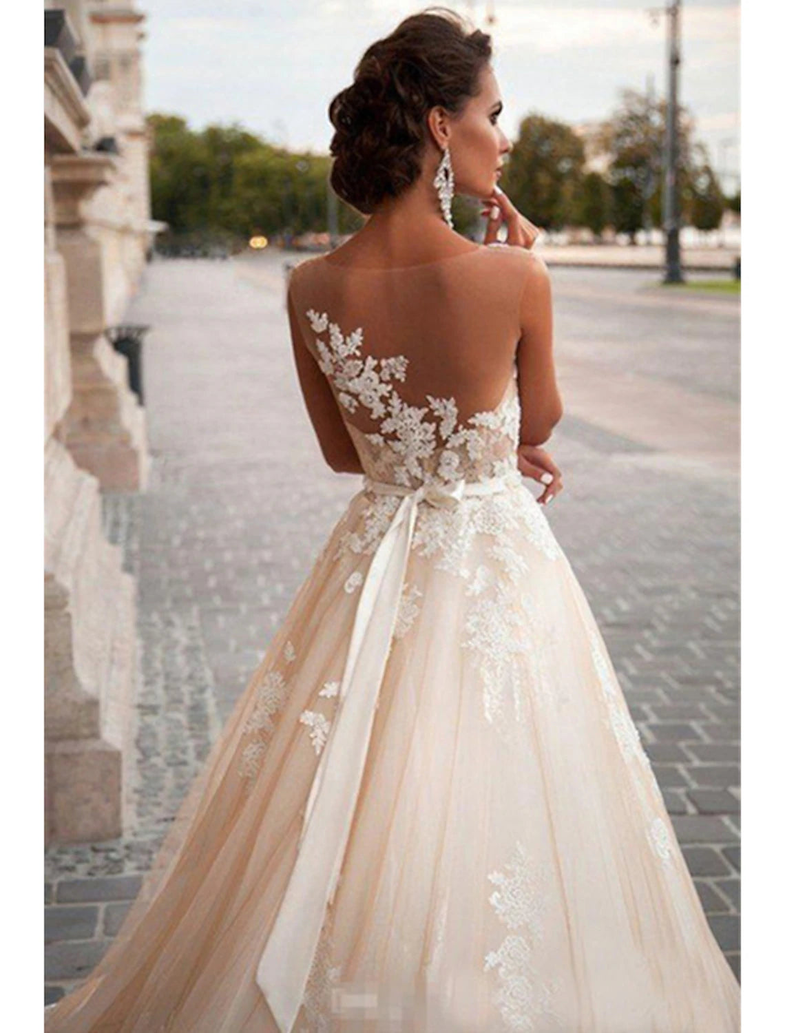 wholesale  Engagement Open Back Formal Wedding Dresses Ball Gown Illusion Neck Sleeveless Court Train Satin Bridal Gowns With Appliques