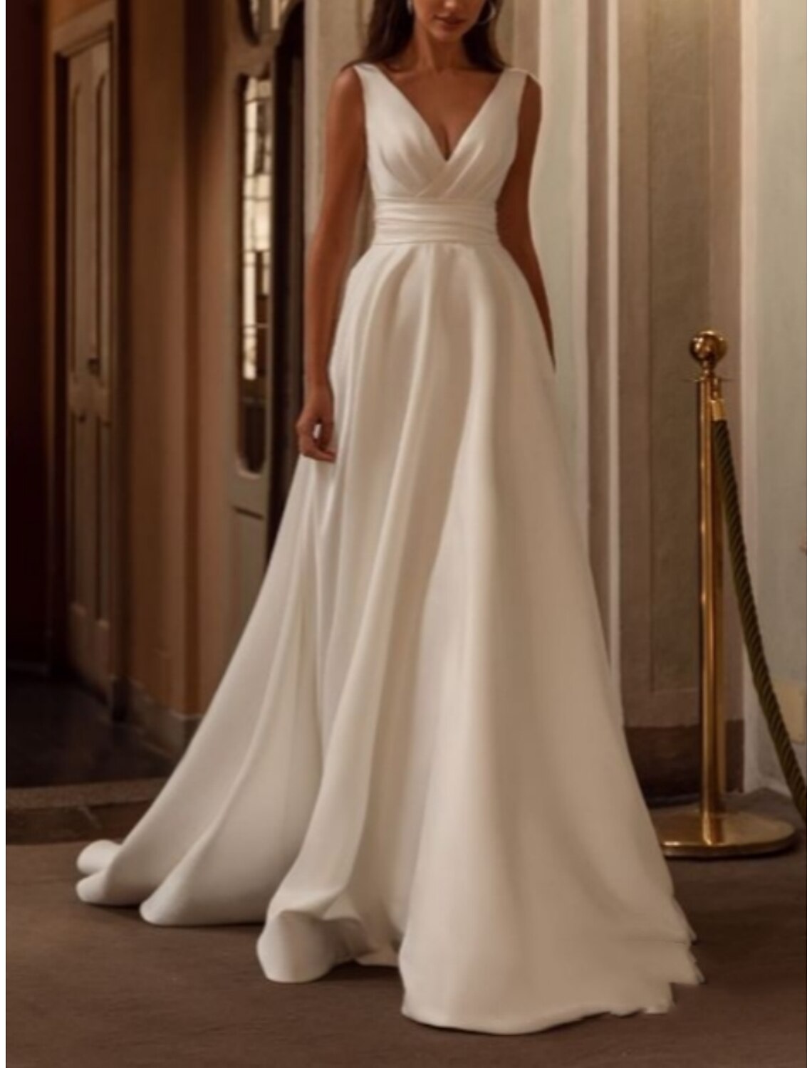 Wholesa Beach Simple Wedding Dresses A-Line V Neck Sleeveless Court Train Satin Bridal Gowns With Pleats Ruched