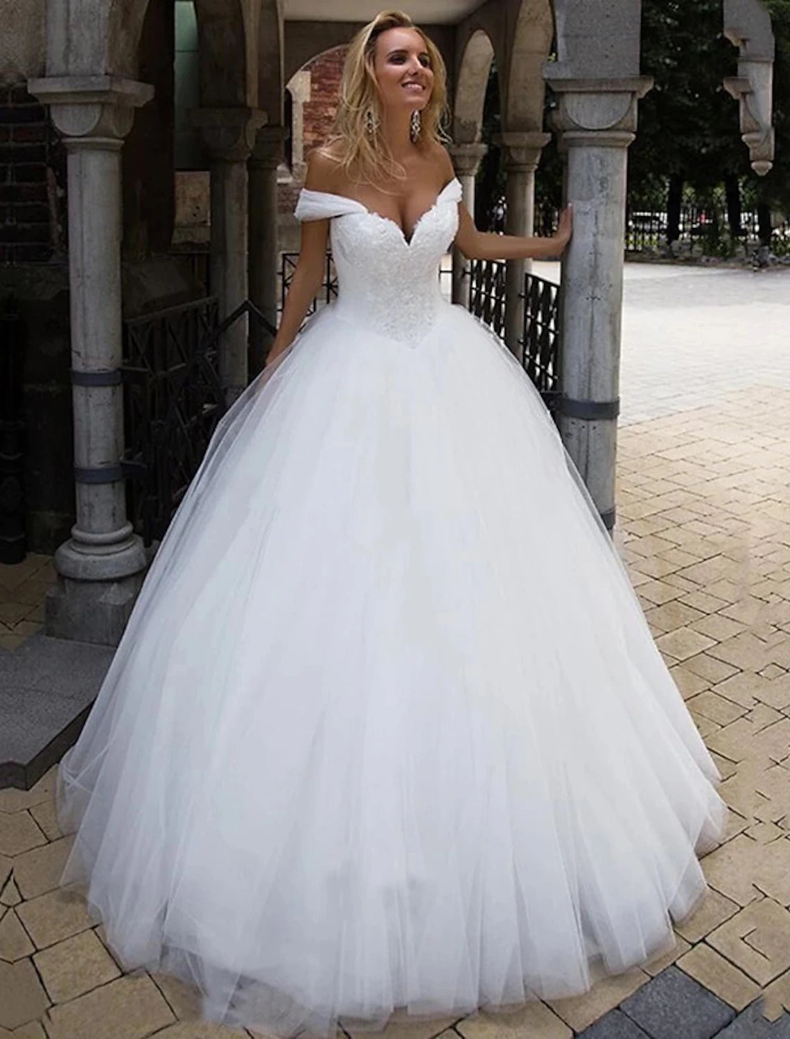 wholesale  Wedding Dresses Ball Gown Off Shoulder Cap Sleeve Chapel Train Tulle Bridal Gowns