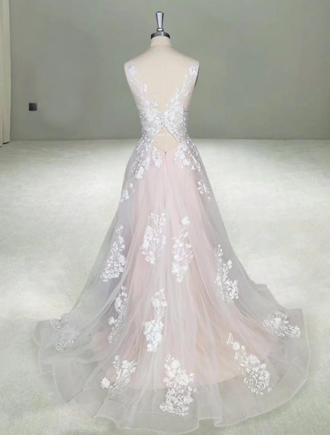 wholesale  Beach Open Back Sexy Wedding Dresses A-Line V Neck Sleeveless Court Train Lace Bridal Gowns With Appliques Summer Fall Wedding Party