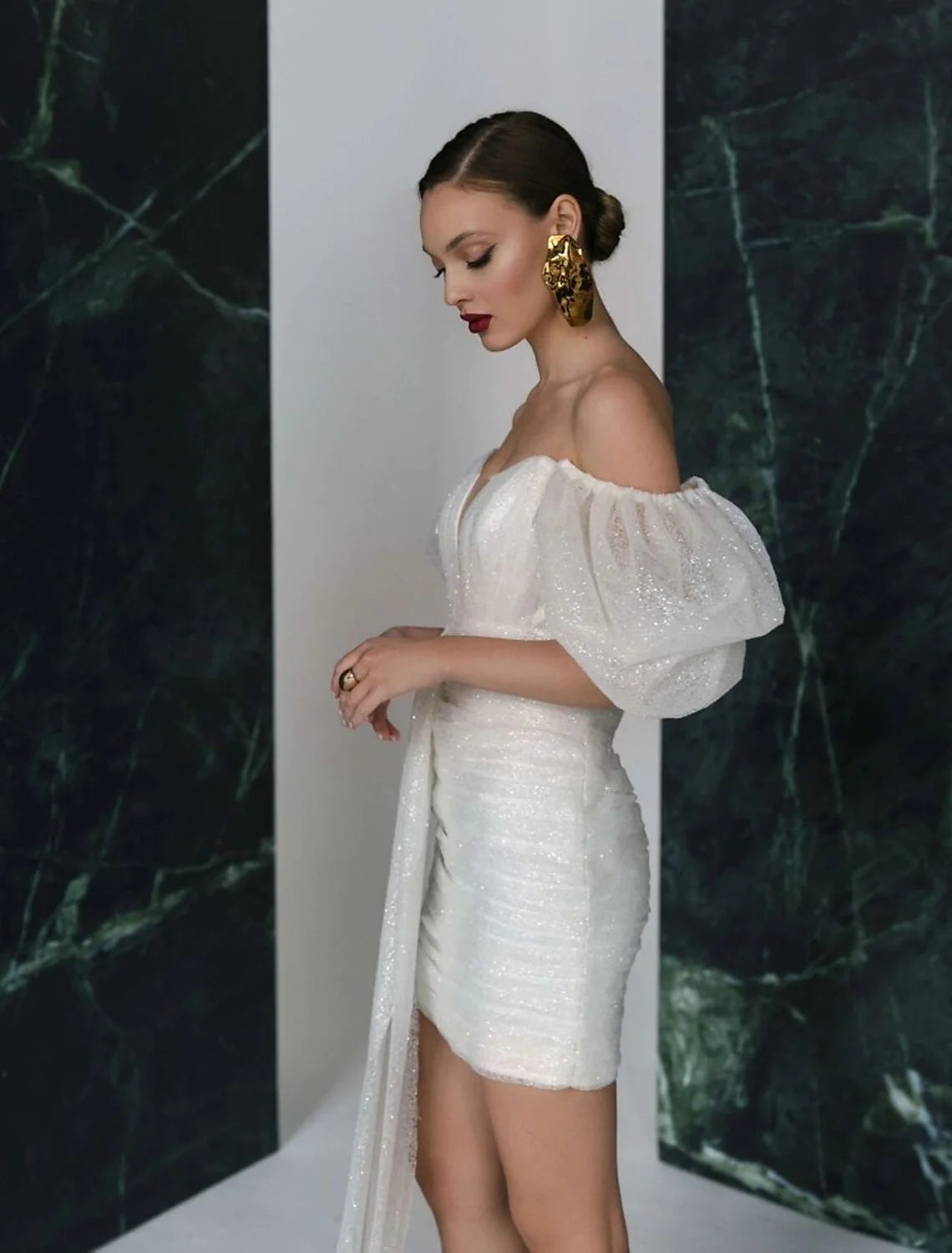 Wholesa Reception Sparkle & Shine Little White Dresses Wedding Dresses Sheath / Column V Neck Short Sleeve Short / Mini Sequined Bridal Gowns With Ruched Solid Color