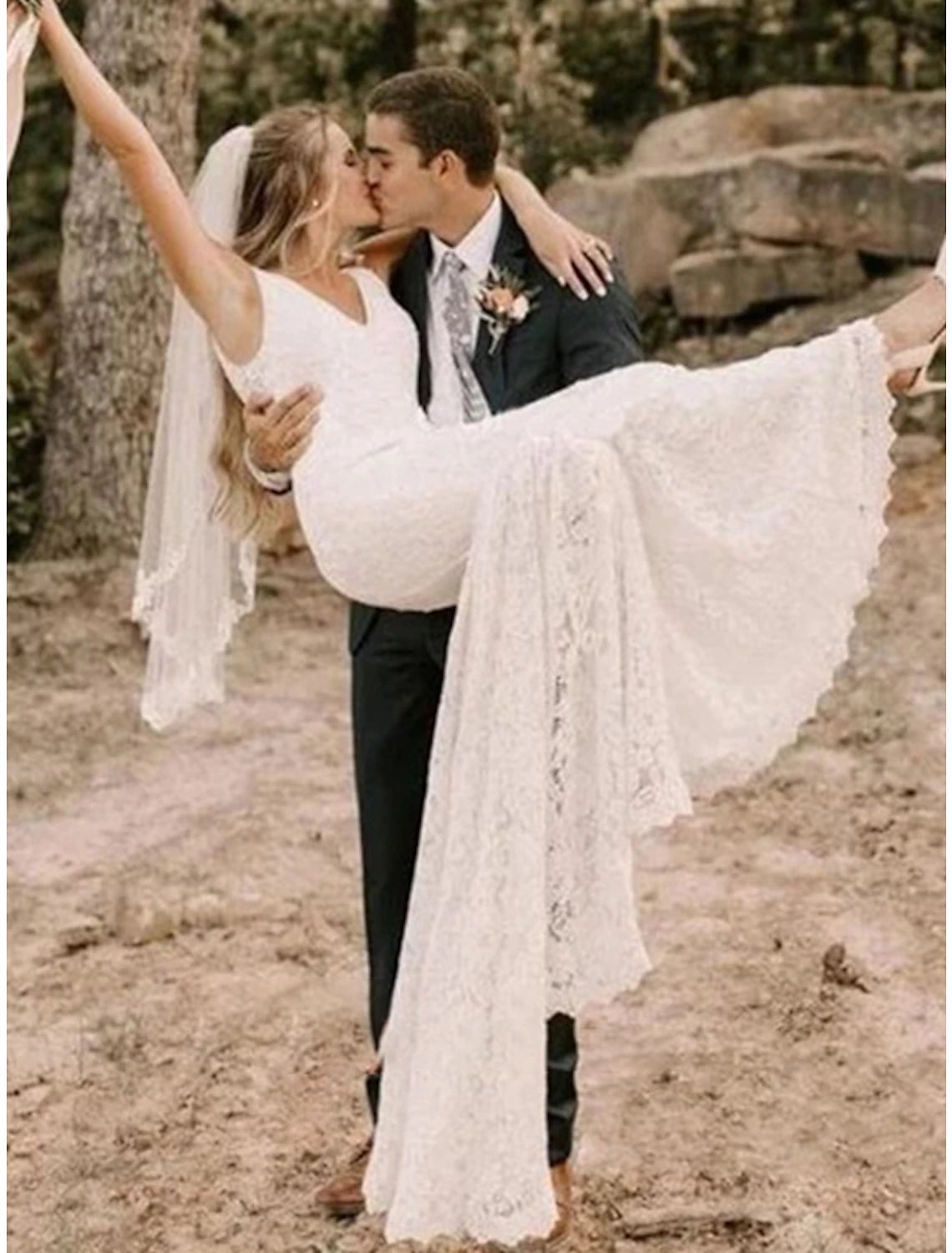 wholesale  Reception Formal Wedding Dresses Mermaid / Trumpet V Neck Sleeveless Court Train Lace Bridal Gowns With Embroidery