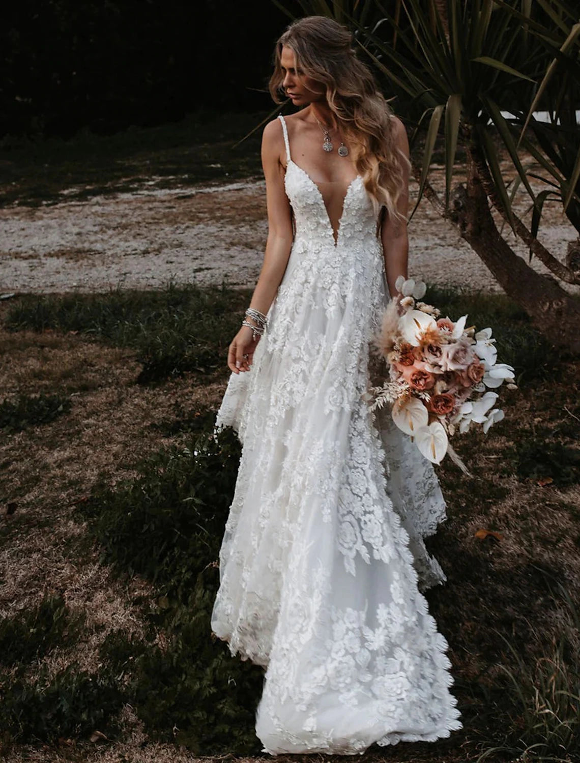 wholesale   Beach Sexy Boho Wedding Dresses A-Line Sweetheart Camisole Spaghetti Strap Court Train Lace Outdoor Bridal Gowns With Appliques Split Front