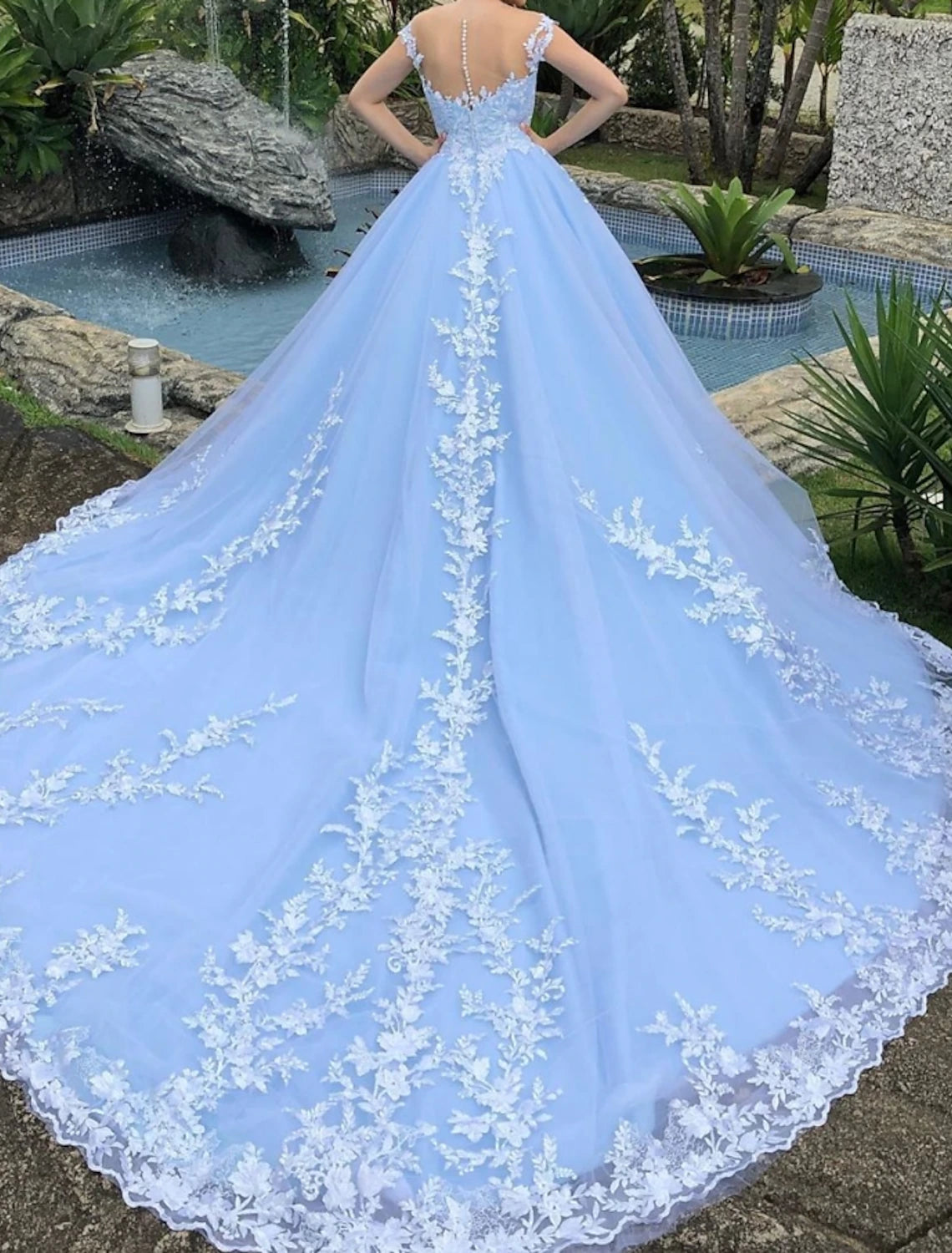 wholesale  Engagement Fall Wedding Dresses in Color Formal Ball Gown V Neck Cap Sleeve Chapel Train Lace Bridal Gowns With Appliques