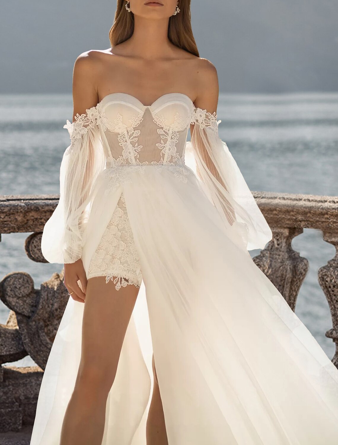 Wholesa Beach Wedding Dresses A-Line Off Shoulder Long Sleeve Court Train Lace Bridal Gowns With Appliques Split Front