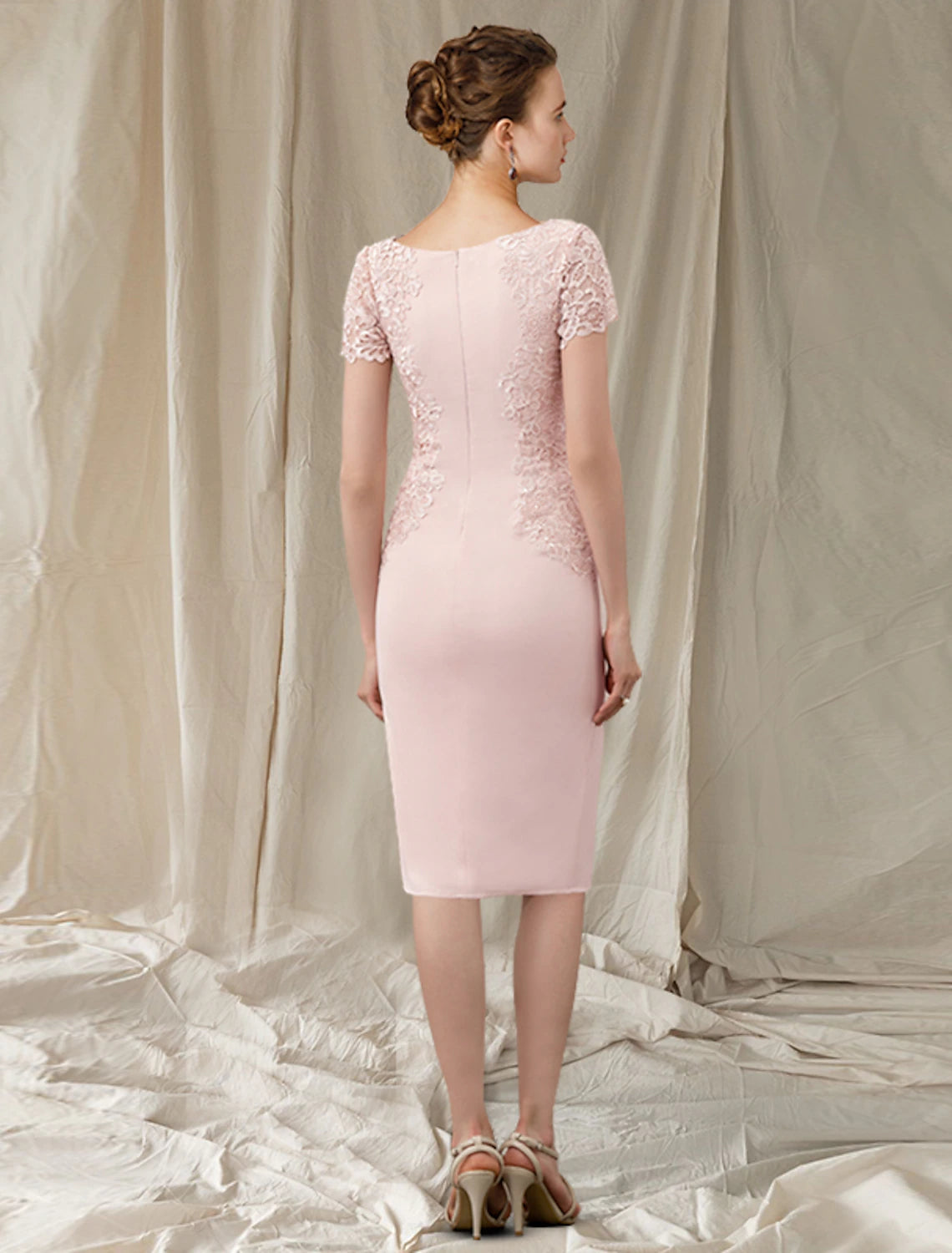 wholesale  Sheath / Column Mother of the Bride Dress Elegant Jewel Neck Knee Length Lace Stretch Fabric Short Sleeve with Appliques