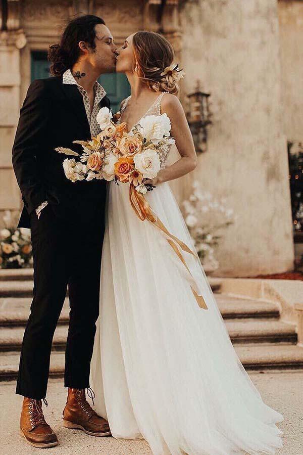 Wholesa Beach See Through Pearl Beaded Ivory Wedding Dresses