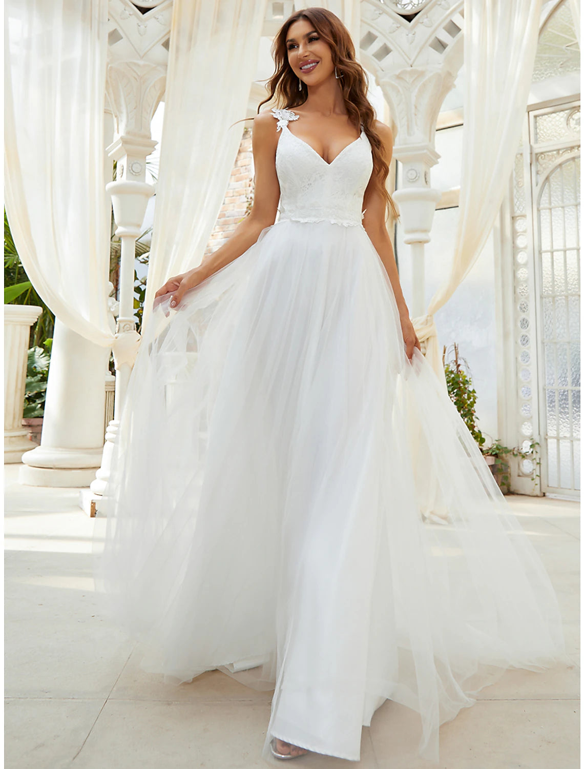 wholesale  Reception Casual Wedding Dresses A-Line Sweetheart V Wire Regular Straps Sweep / Brush Train Tulle Bridal Gowns With Crystals Appliques