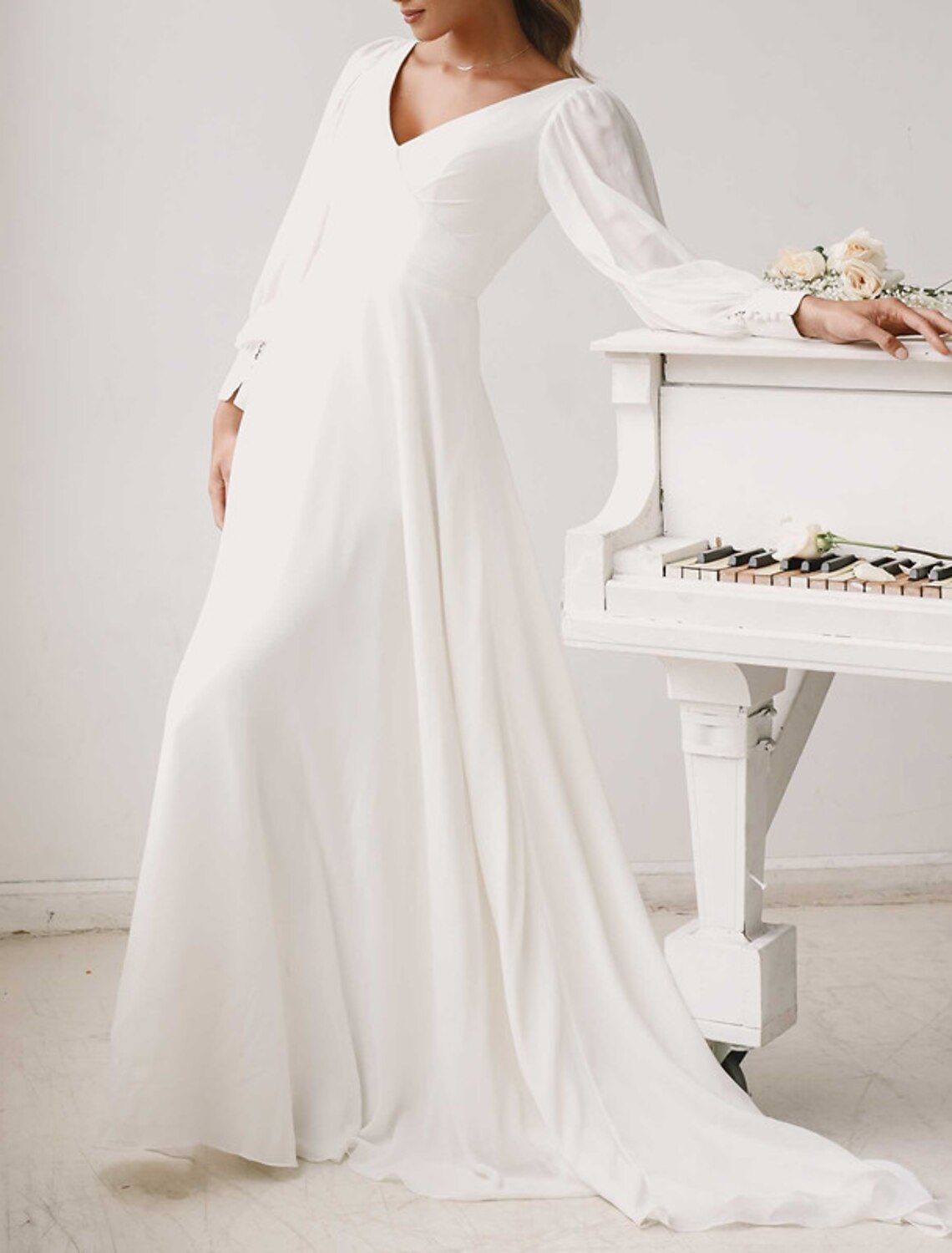 Wholesa Hall Casual Wedding Dresses A-Line V Neck Long Sleeve Court Train Chiffon Bridal Gowns With Solid Color