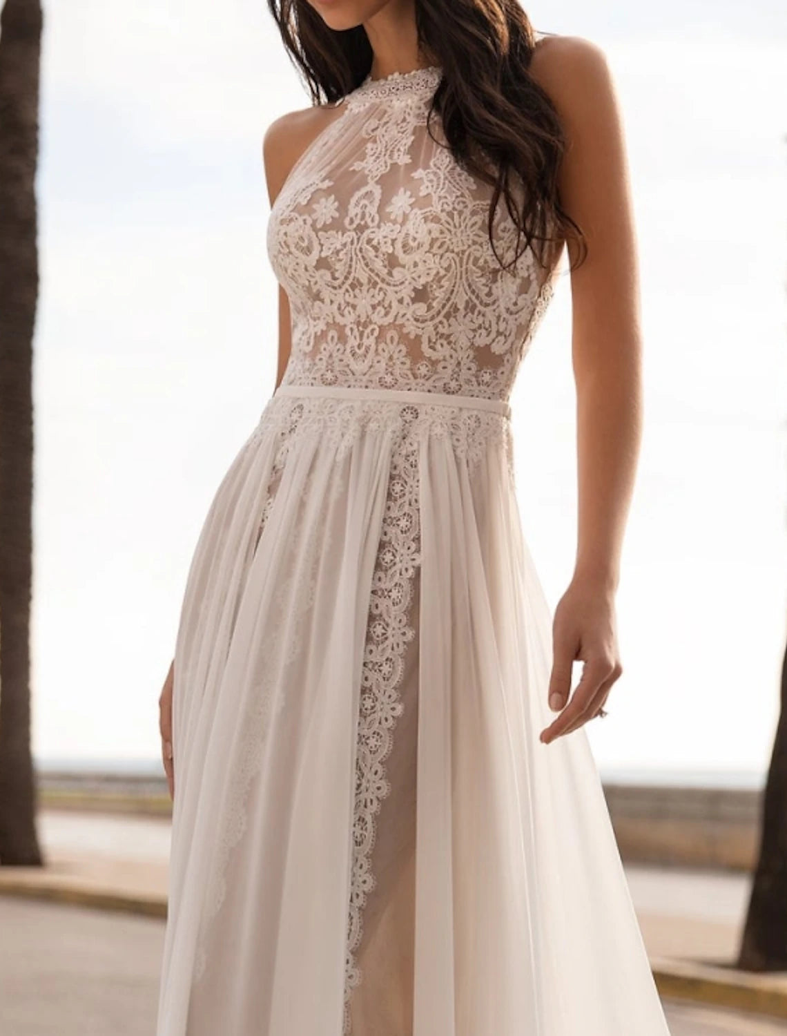 Wholesa Beach Wedding Dresses A-Line Halter Neck Sleeveless Sweep / Brush Train Chiffon Bridal Gowns With Embroidery