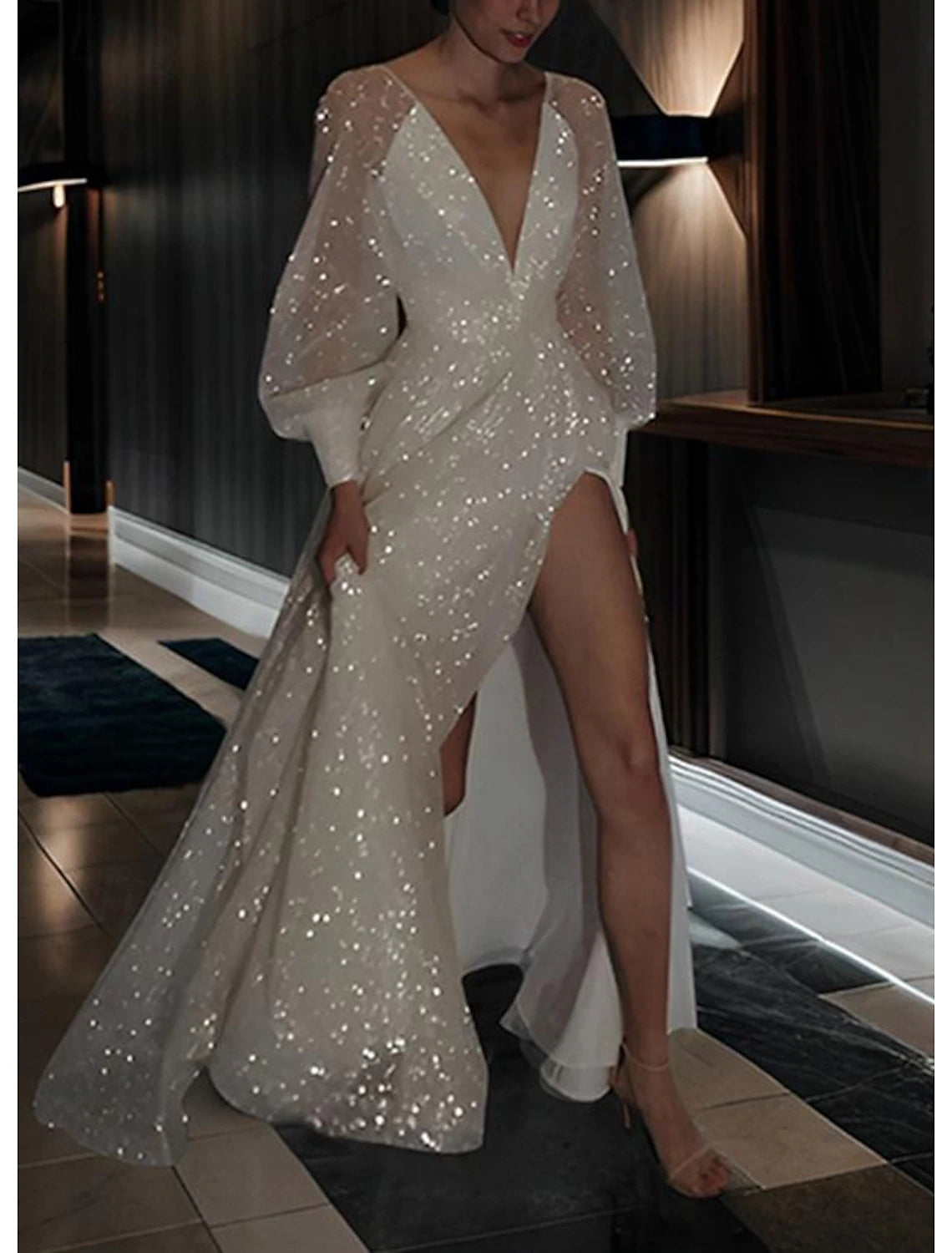 Wholesa Beach Wedding Dresses A-Line V Neck Long Sleeve Floor Length Sequined Bridal Gowns With Solid Color