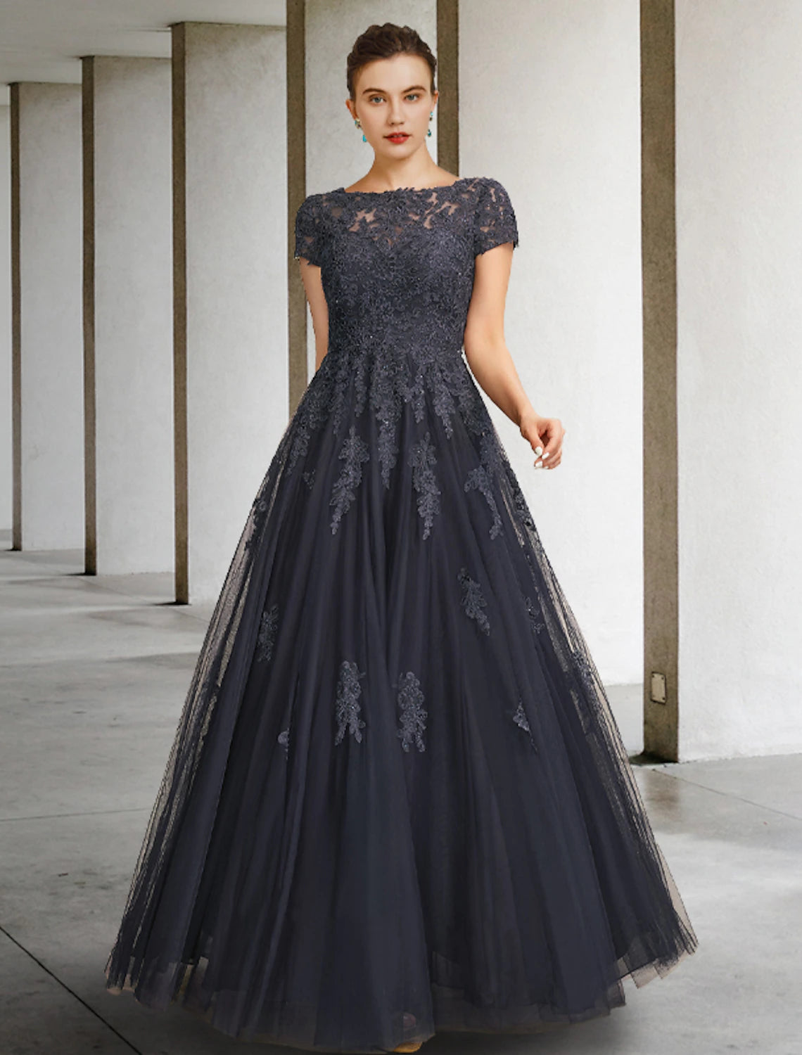 wholesale  Ball Gown Mother of the Bride Dress Luxurious Elegant Jewel Neck Floor Length Lace Tulle Short Sleeve with Crystals Appliques