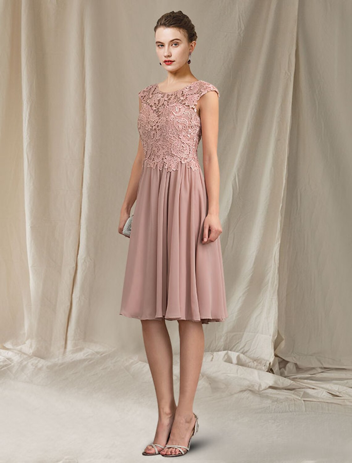 wholesale  A-Line Mother of the Bride Dress Elegant Jewel Neck Knee Length Chiffon Lace Sleeveless with Pleats Appliques