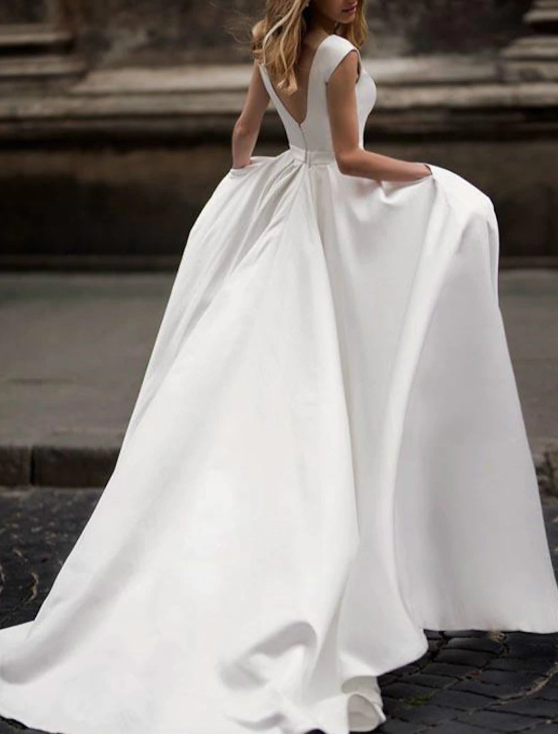 Wholesa Hall Simple Wedding Dresses A-Line Scoop Neck Cap Sleeve Court Train Satin Bridal Gowns With Pleats Summer Wedding Party