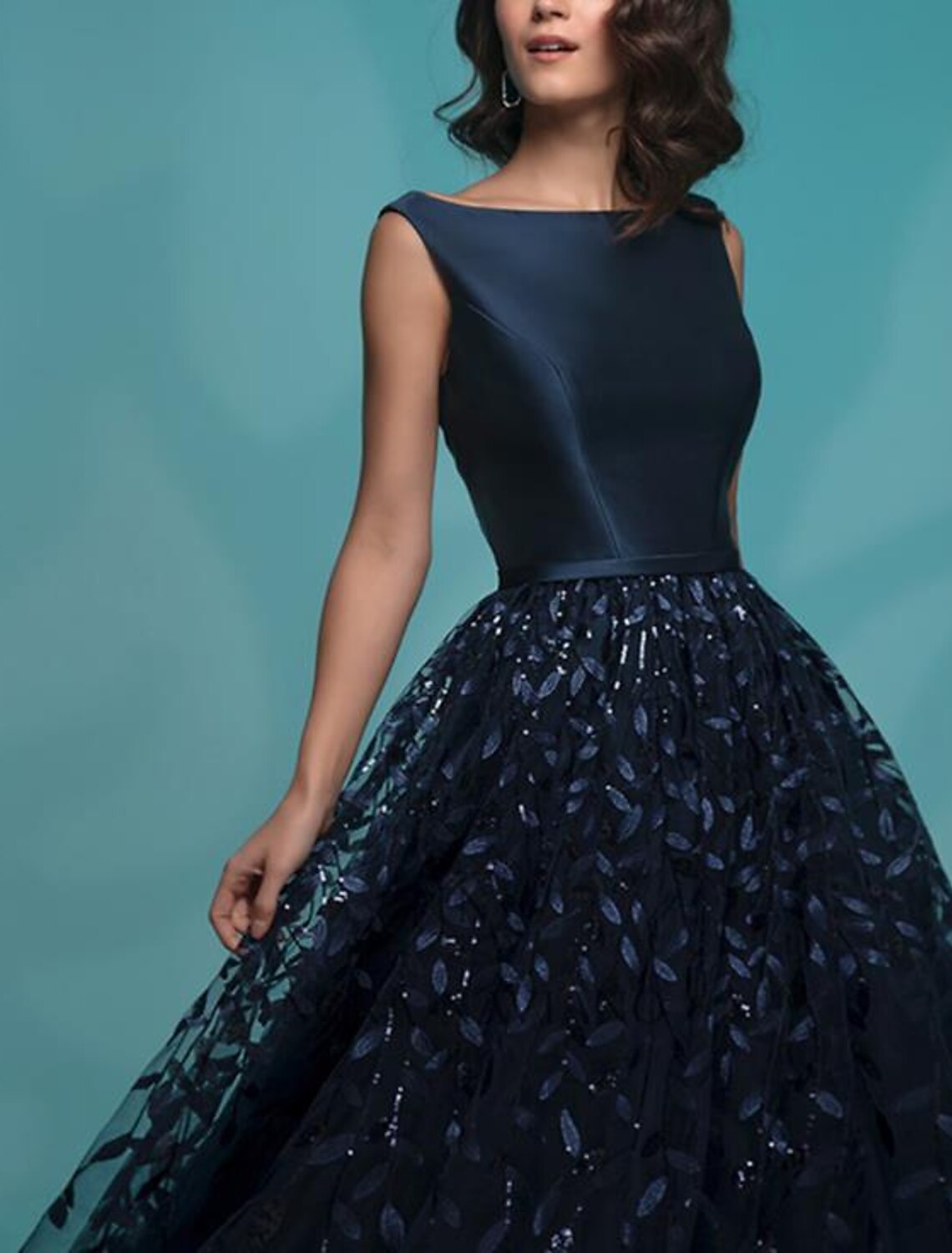 Wholesa A-Line Evening Gown Minimalist Dress Wedding Guest Wedding Party Floor Length Sleeveless Jewel Neck Lace with Sequin Appliques Pure Color
