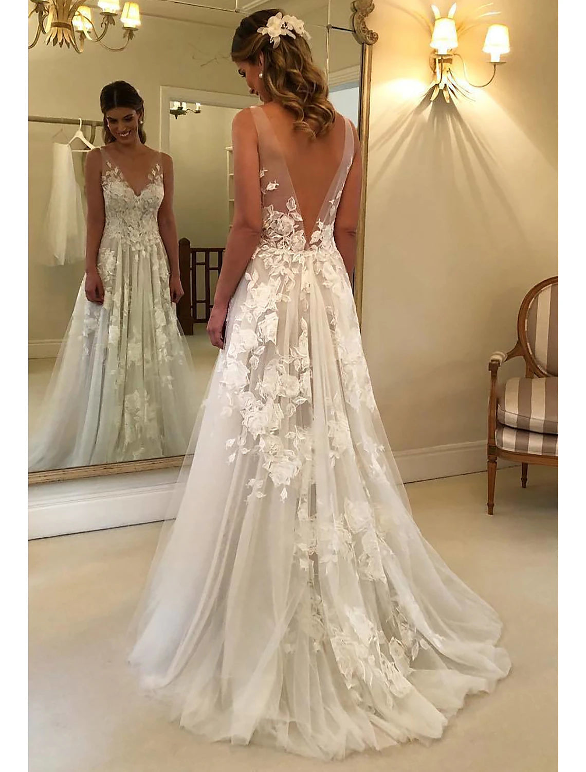 wholesale  Beach Boho Wedding Dresses A-Line V Neck Sleeveless Sweep / Brush Train Lace Bridal Gowns With Appliques Summer Fall Wedding Party