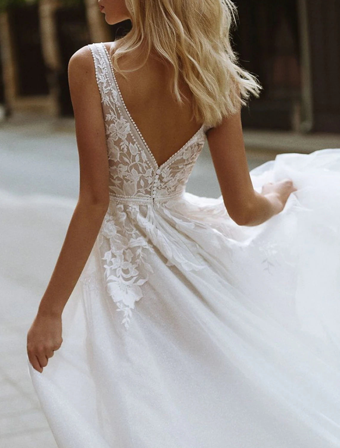 wholesale Beach Wedding Dresses A-Line V Neck Sleeveless Sweep / Brush Train Lace Bridal Gowns With Appliques