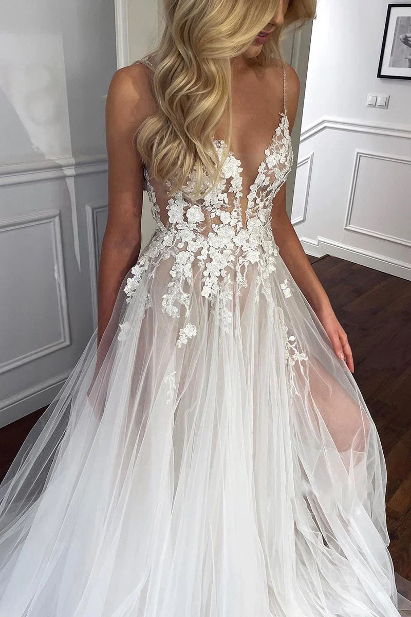 Wholesa A-line Spaghetti Straps V-Neck Lace Appliques Tulle Rustic Wedding Dress