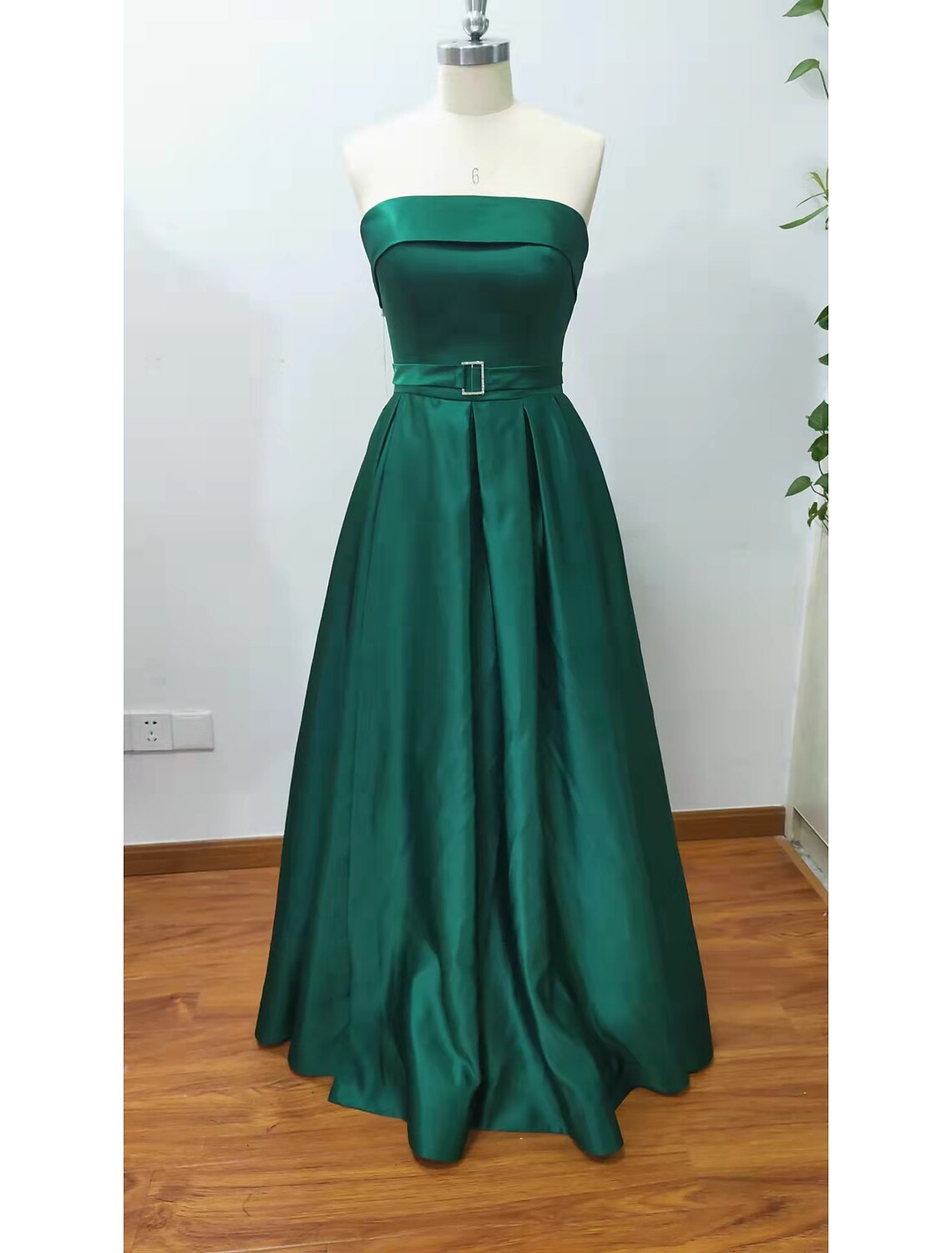 wholesale   A-Line Prom Dresses Minimalist Dress Wedding Guest Prom Floor Length Sleeveless Strapless Lace with Pleats Slit