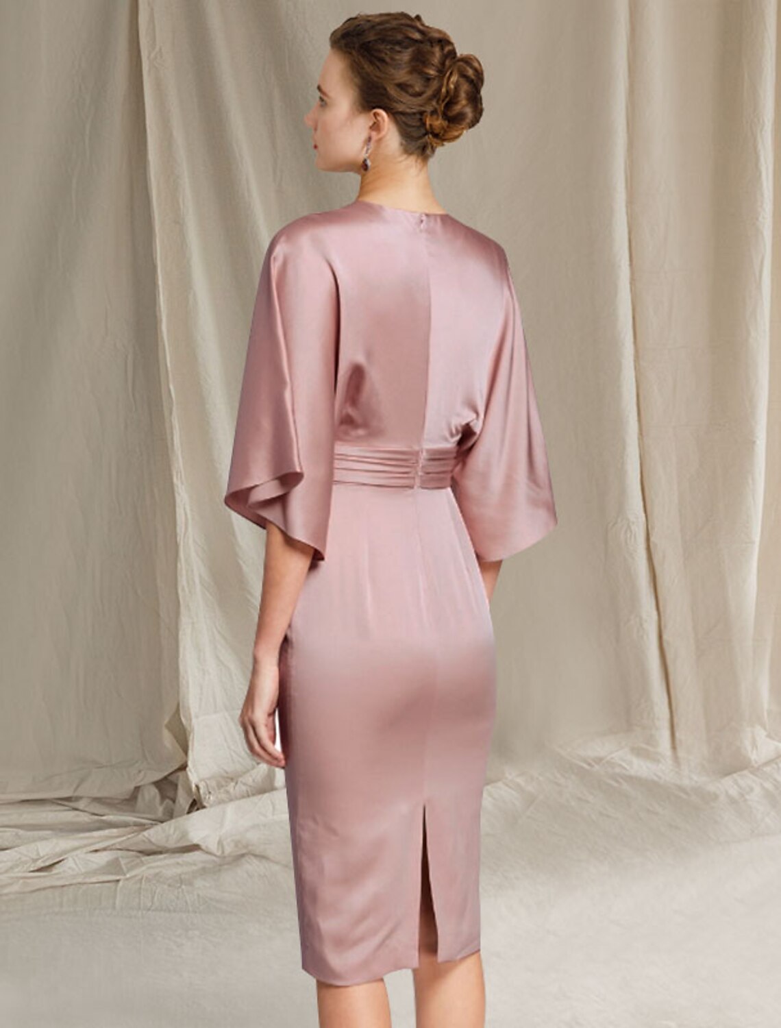 wholesale  Sheath / Column Mother of the Bride Dress Elegant Sexy V Neck Knee Length Charmeuse Half Sleeve with Ruched Split Front Solid Color