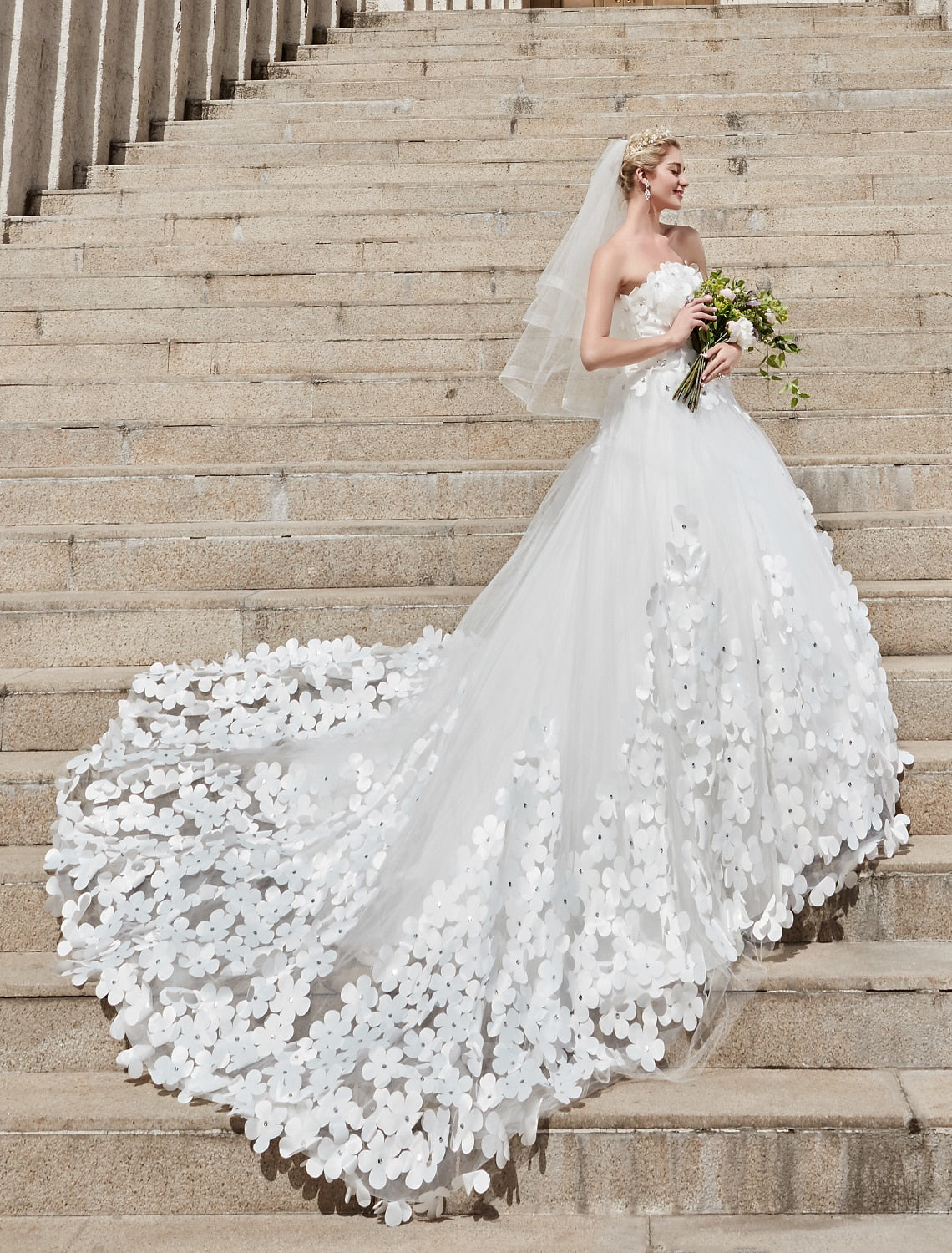 wholesale  Engagement Fall Formal Wedding Dresses Open Back Ball Gown Square Neck Strapless Chapel Train Lace Bridal Gowns With Crystals Flower Summer Wedding Party