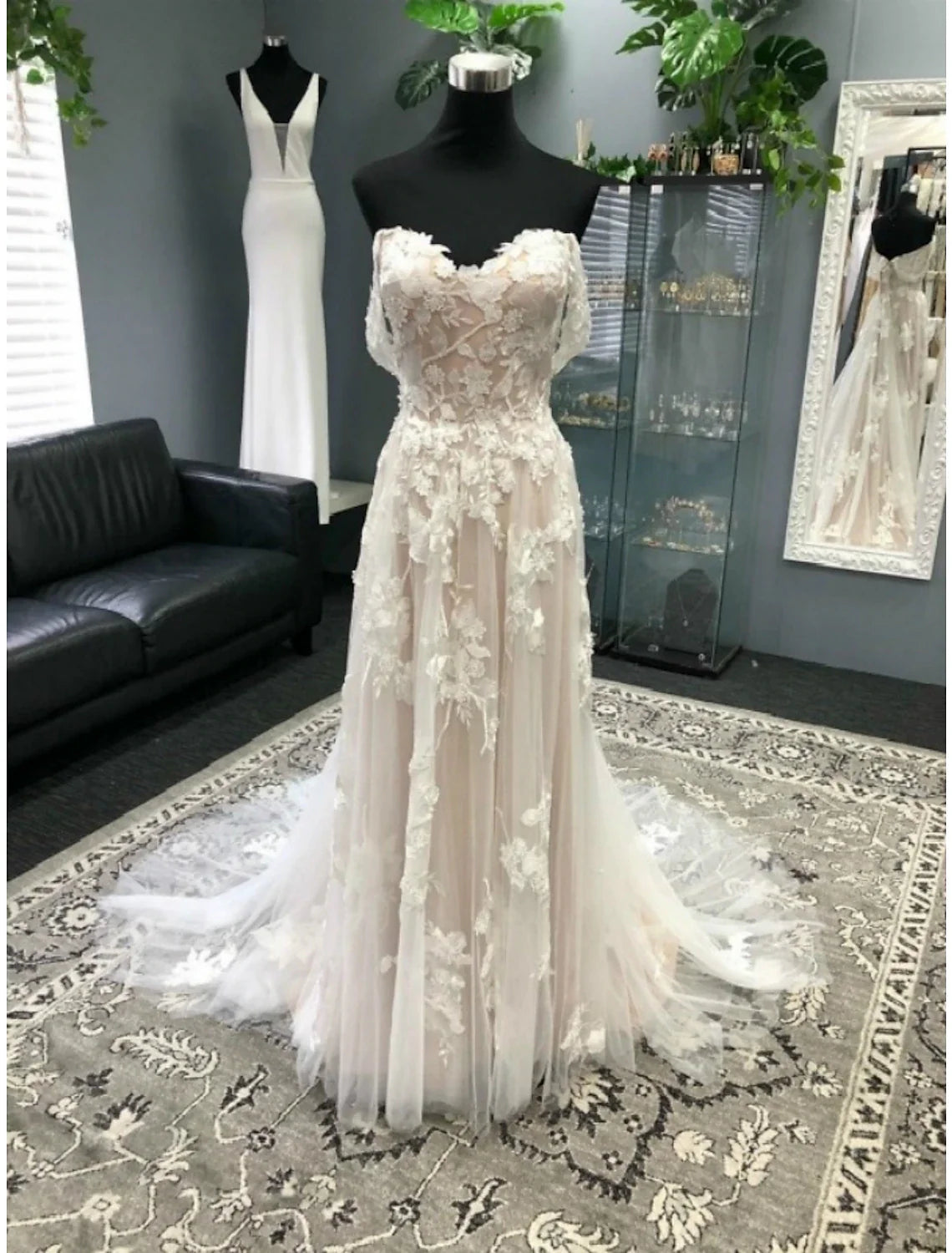 Wholesa Beach Formal Wedding Dresses A-Line Sweetheart Short Sleeve Court Train Lace Bridal Gowns With Pleats Appliques