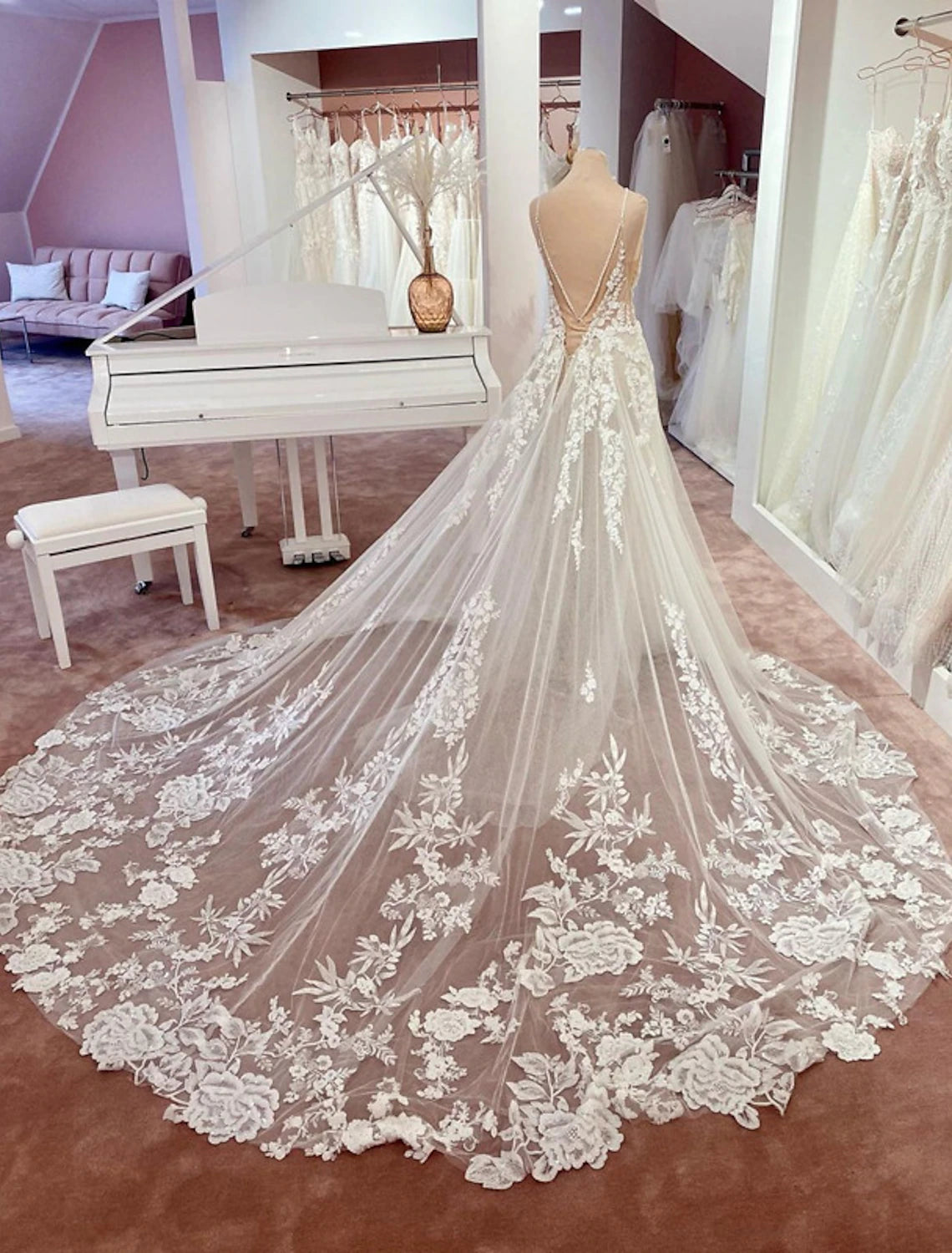 wholesale  Engagement Open Back Formal Wedding Dresses A-Line Camisole V Neck Spaghetti Strap Chapel Train Lace Bridal Gowns With Appliques