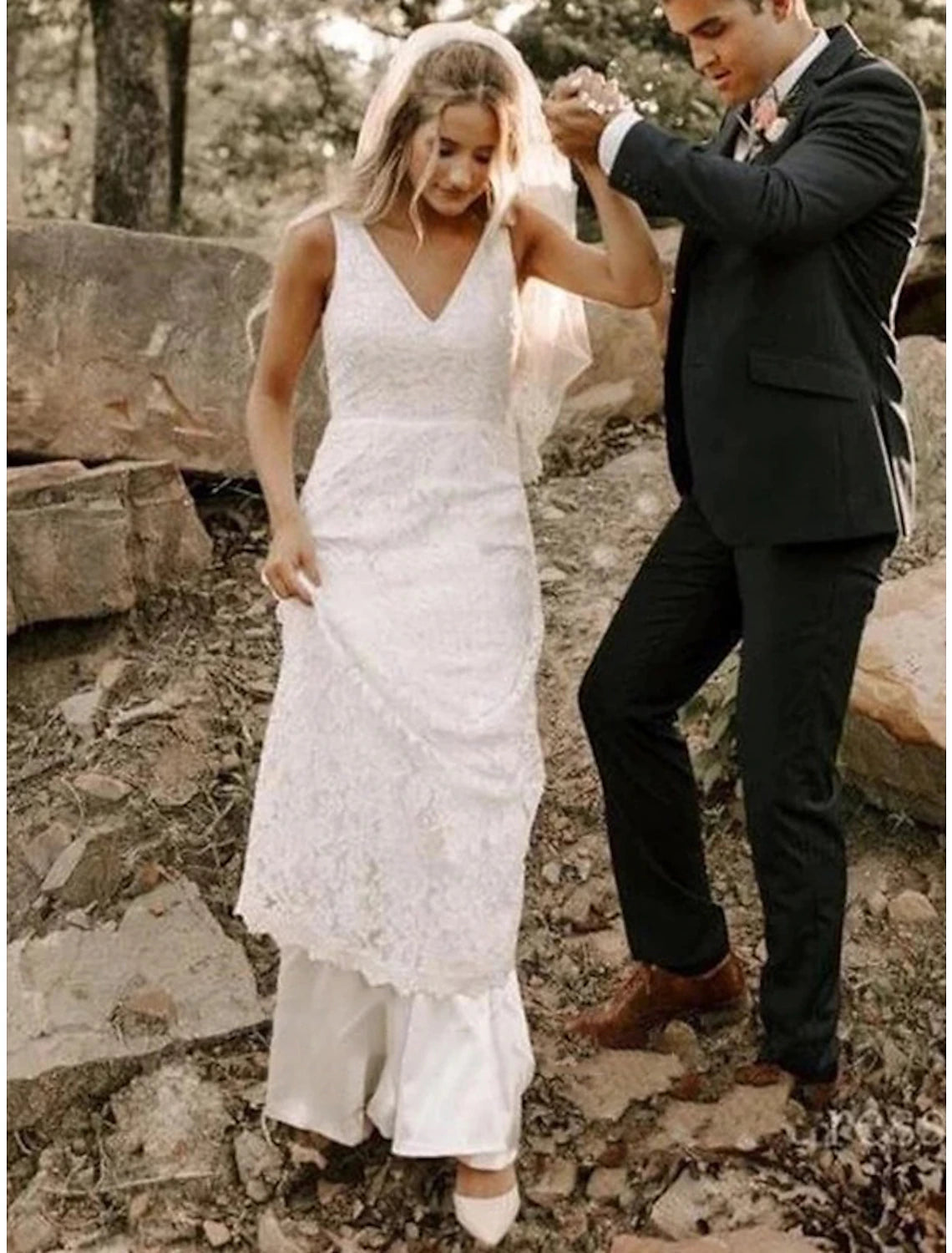 wholesale  Reception Formal Wedding Dresses Mermaid / Trumpet V Neck Sleeveless Court Train Lace Bridal Gowns With Embroidery