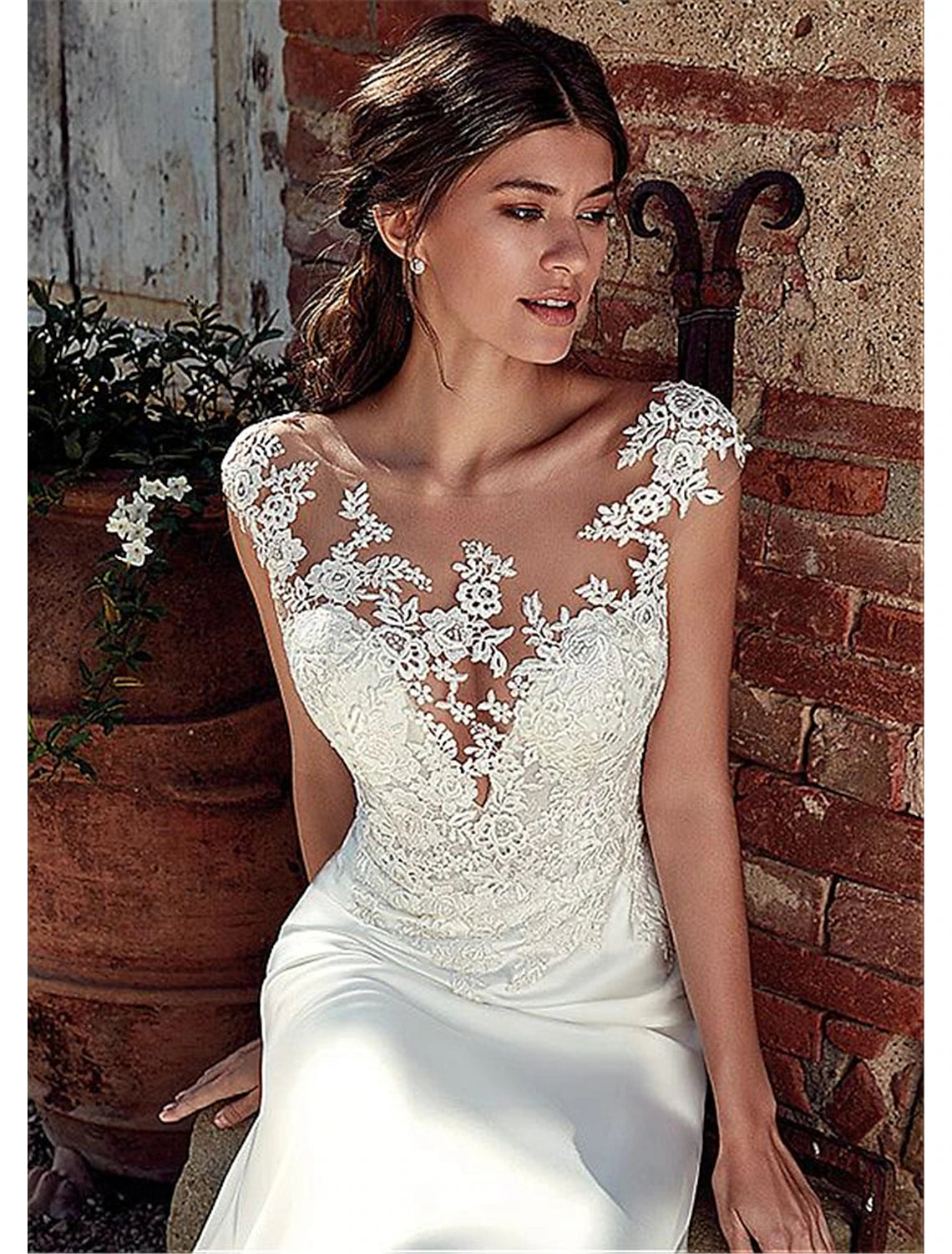 wholesale  Beach Open Back Wedding Dresses Mermaid / Trumpet Illusion Neck Cap Sleeve Court Train Chiffon Outdoor Bridal Gowns With Appliques Summer Fall Wedding Party
