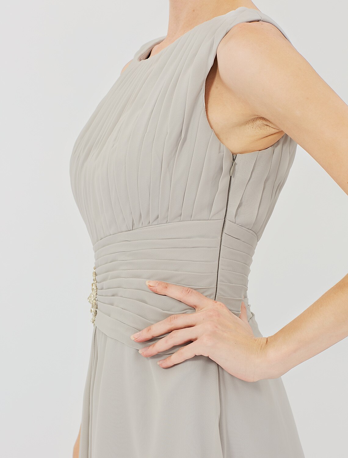 wholesale   Sheath / Column Mother of the Bride Dress Formal Classic & Timeless Elegant & Luxurious Convertible Dress Jewel Neck Knee Length Chiffon 3/4 Length Sleeve with Criss Cross Crystal Brooch