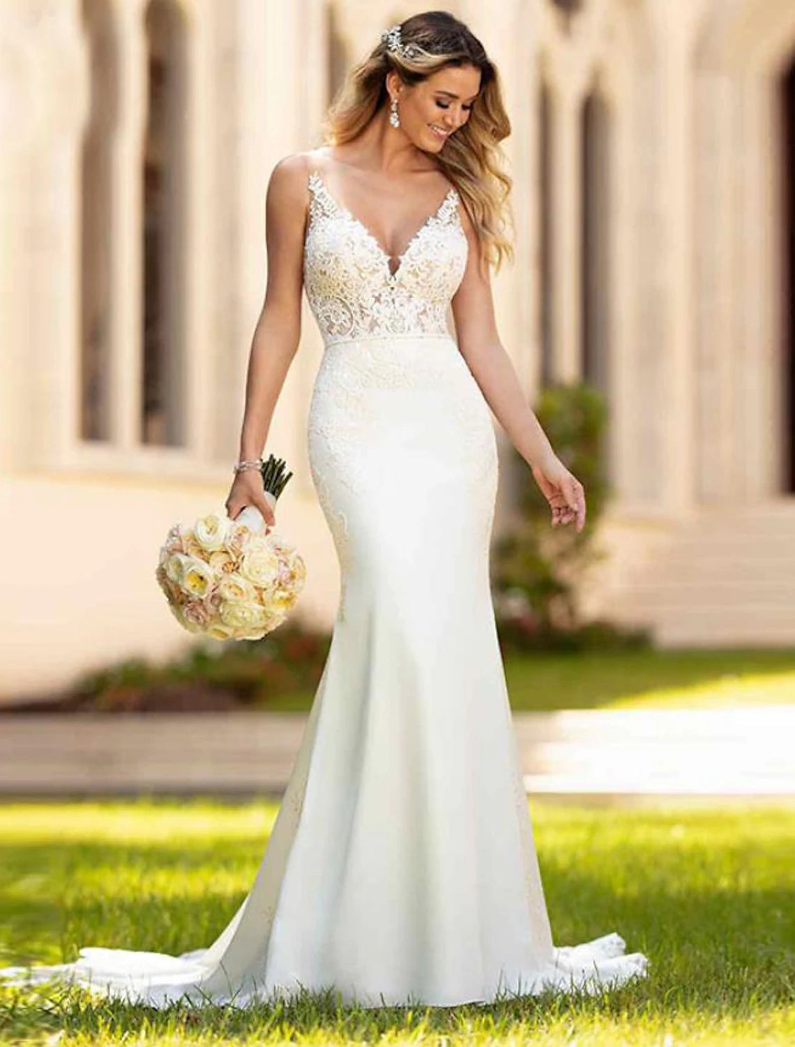 wholesale  Engagement Open Back Sexy Formal Wedding Dresses Mermaid / Trumpet V Neck Sleeveless Court Train Lace Bridal Gowns With Appliques