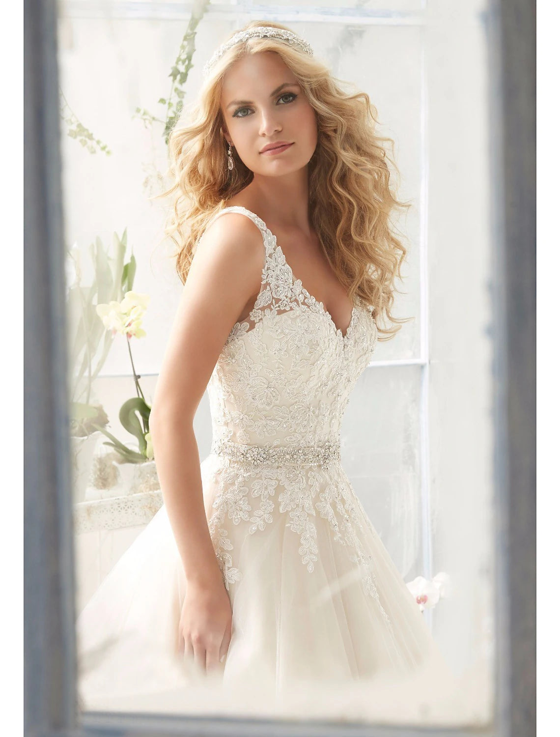 wholesale  Engagement Open Back Sexy Formal Wedding Dresses A-Line V Neck Sleeveless Court Train Lace Bridal Gowns