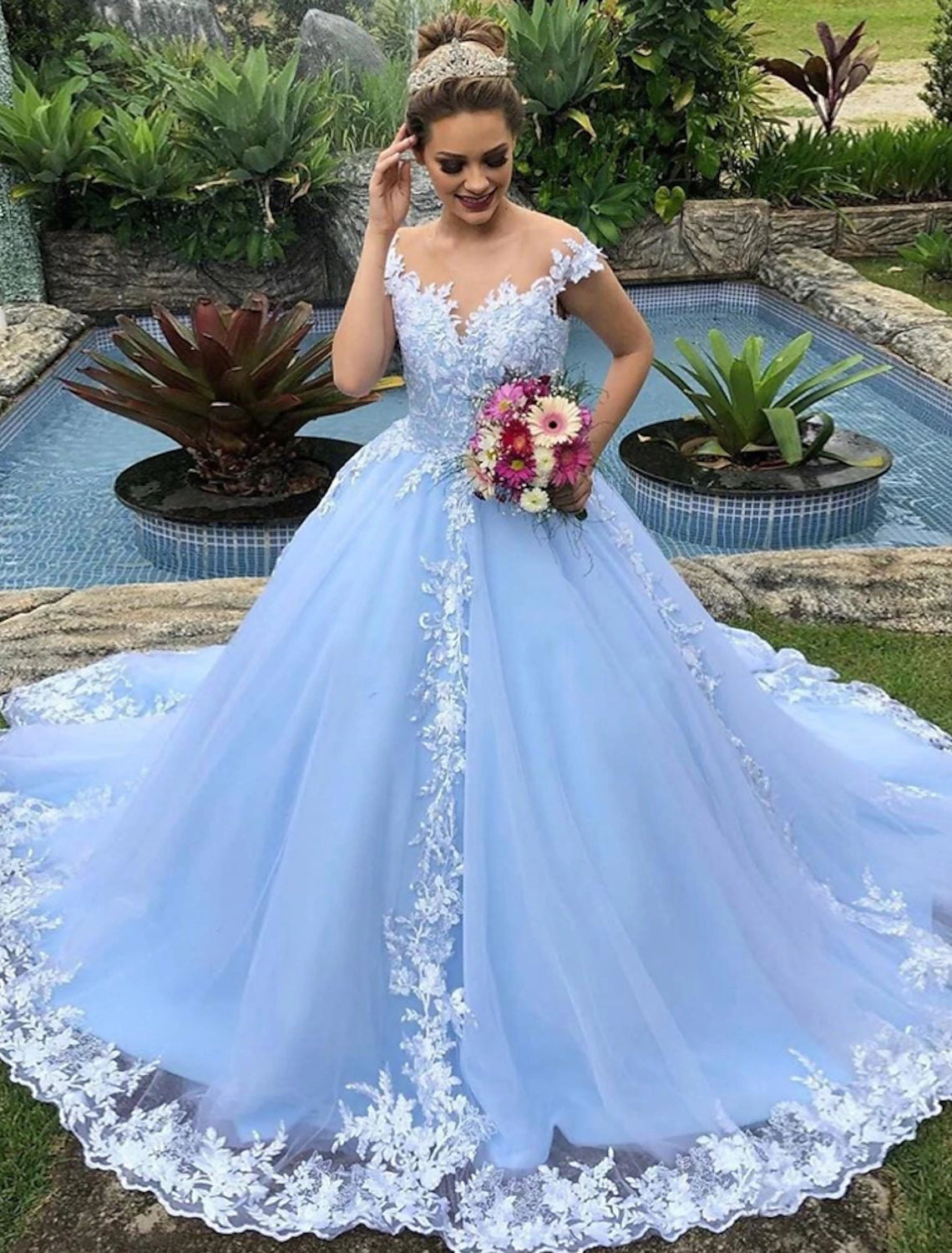 wholesale  Engagement Fall Wedding Dresses in Color Formal Ball Gown V Neck Cap Sleeve Chapel Train Lace Bridal Gowns With Appliques