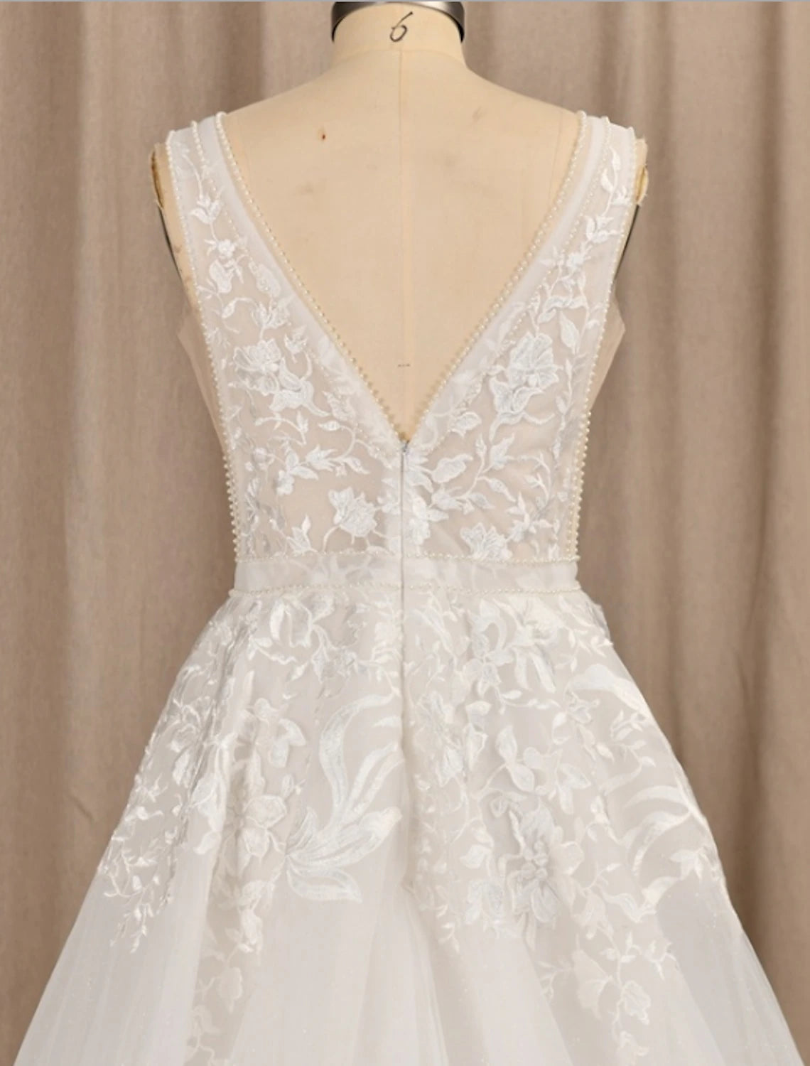 wholesale Beach Wedding Dresses A-Line V Neck Sleeveless Sweep / Brush Train Lace Bridal Gowns With Appliques