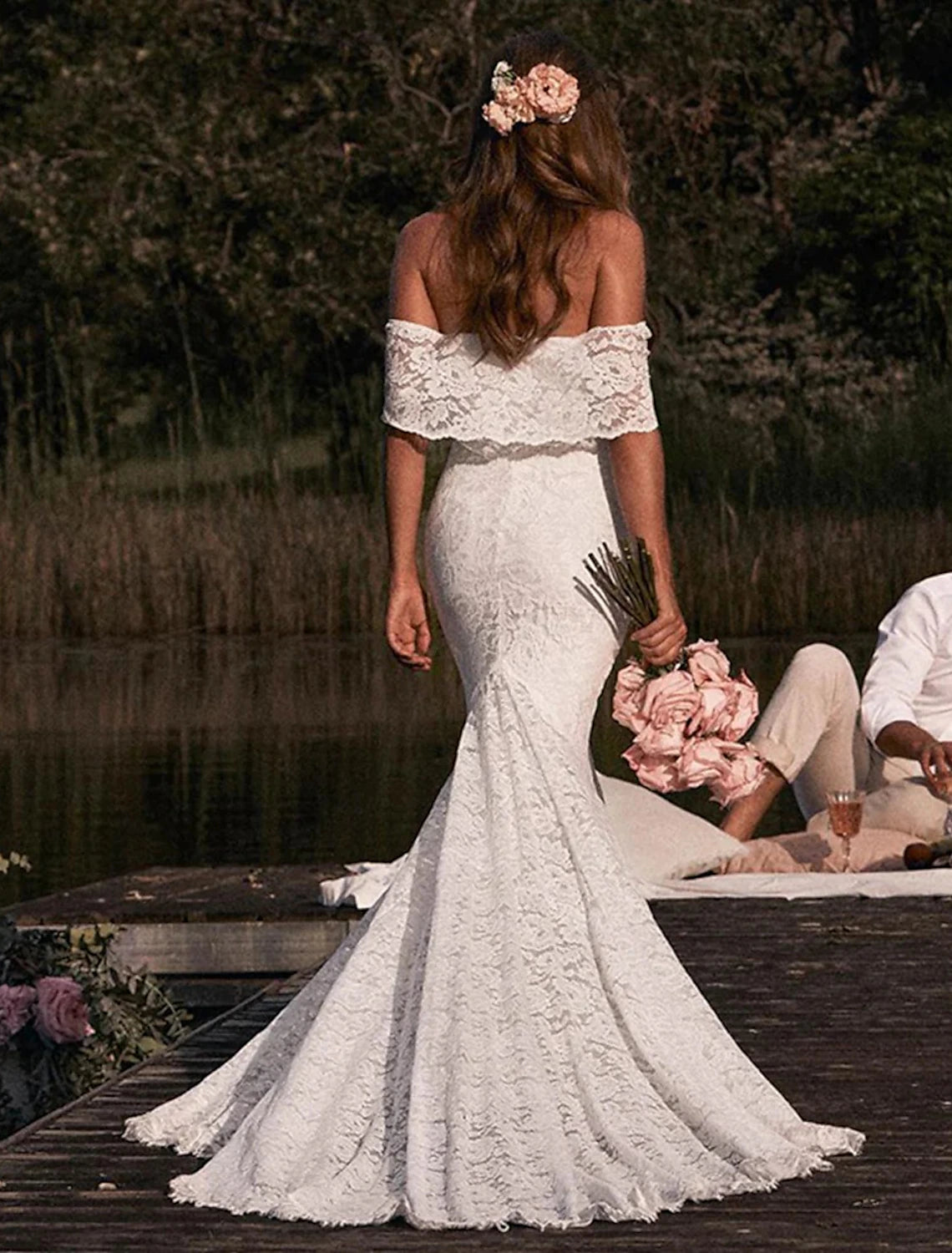 wholesale  Beach Vintage Boho Wedding Dresses Mermaid / Trumpet Off Shoulder Short Sleeve Court Train Lace Bridal Gowns With Solid Color